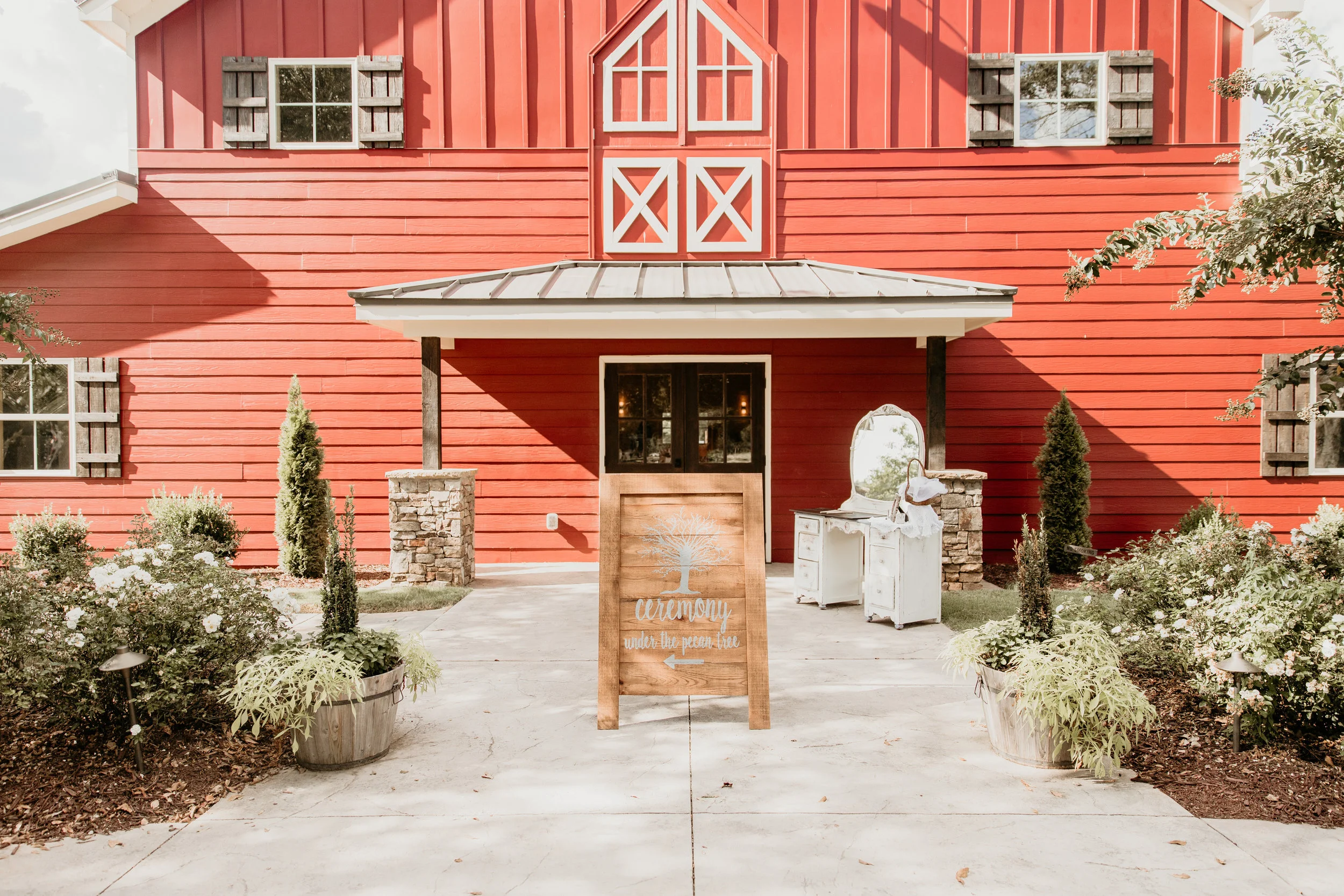 Sunday weddings give you more dates to choose from in the ideal wedding months! pc: Courtney Ledford Photography