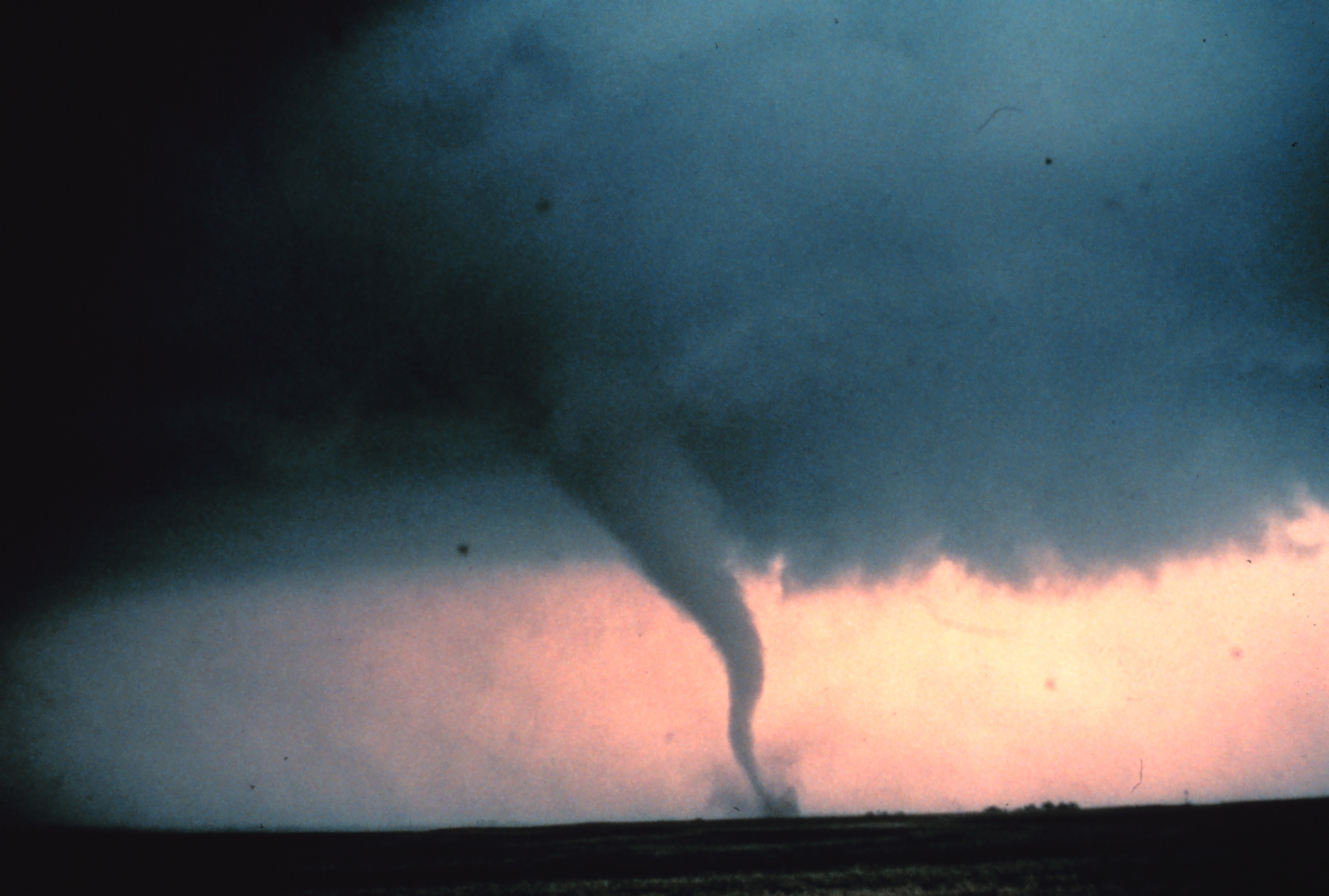 Tornado0_-_NOAA.jpg