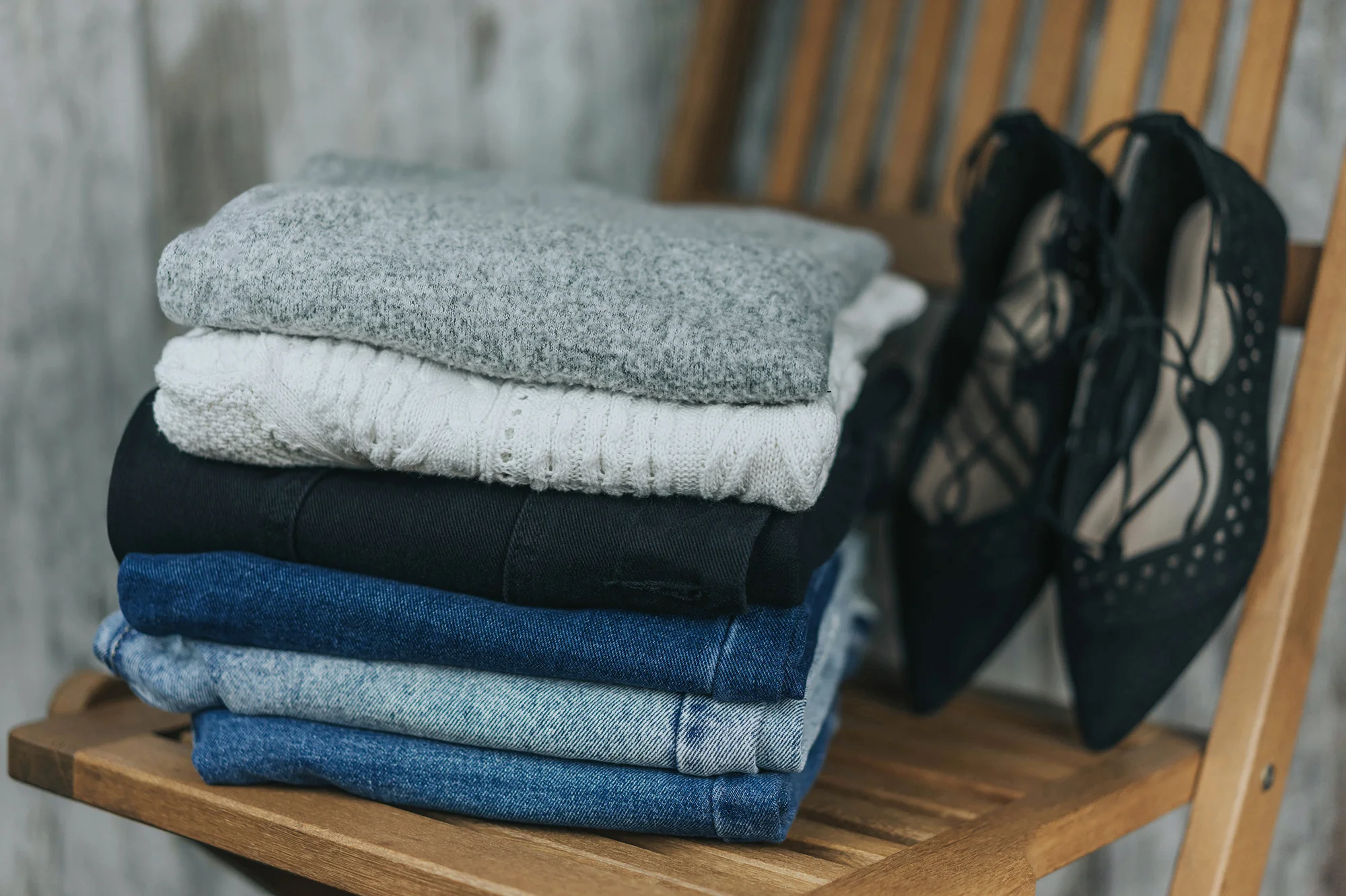 how-to-build-a-capsule-wardrobe.jpg