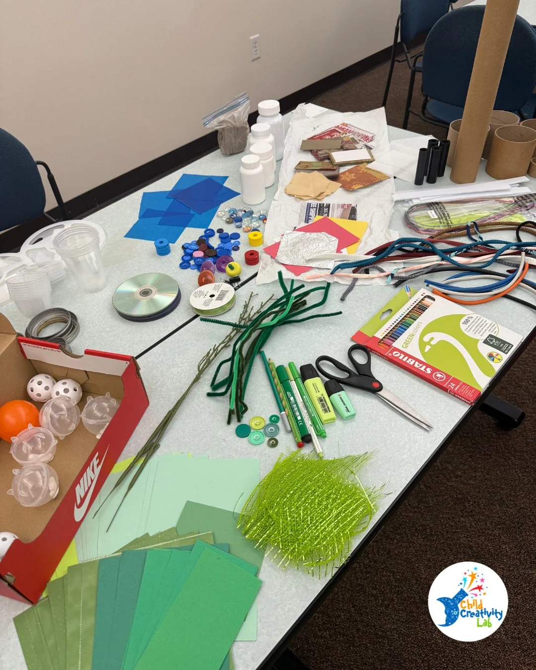 We were thrilled to welcome Diane Fletcher and the amazing educators from Ashley Hall Early School, who travelled all the way from South Carolina to our Depot! ❤️ They gathered creative materials through our membership program to help make the 2025 A