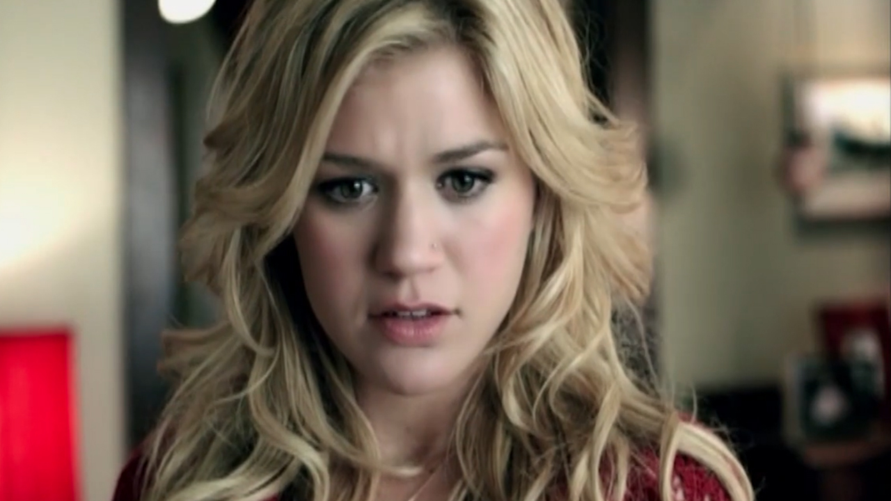 KELLY CLARKSON.jpg
