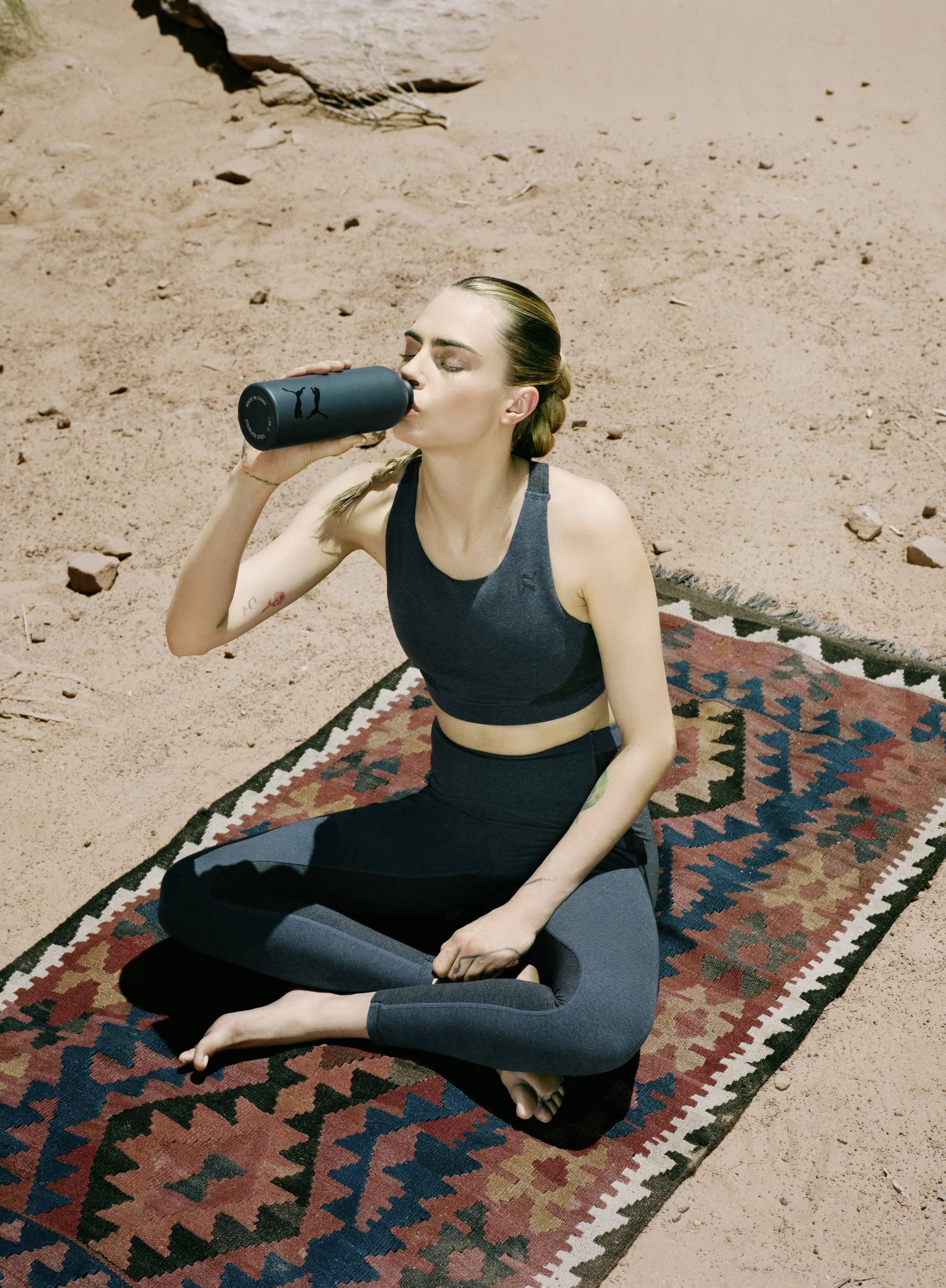 22AW_RT_Exhale_Cara-Delevigne_Color-Block-Marine-Blue-Puma-Black_Film_1635_eciRGB.jpg