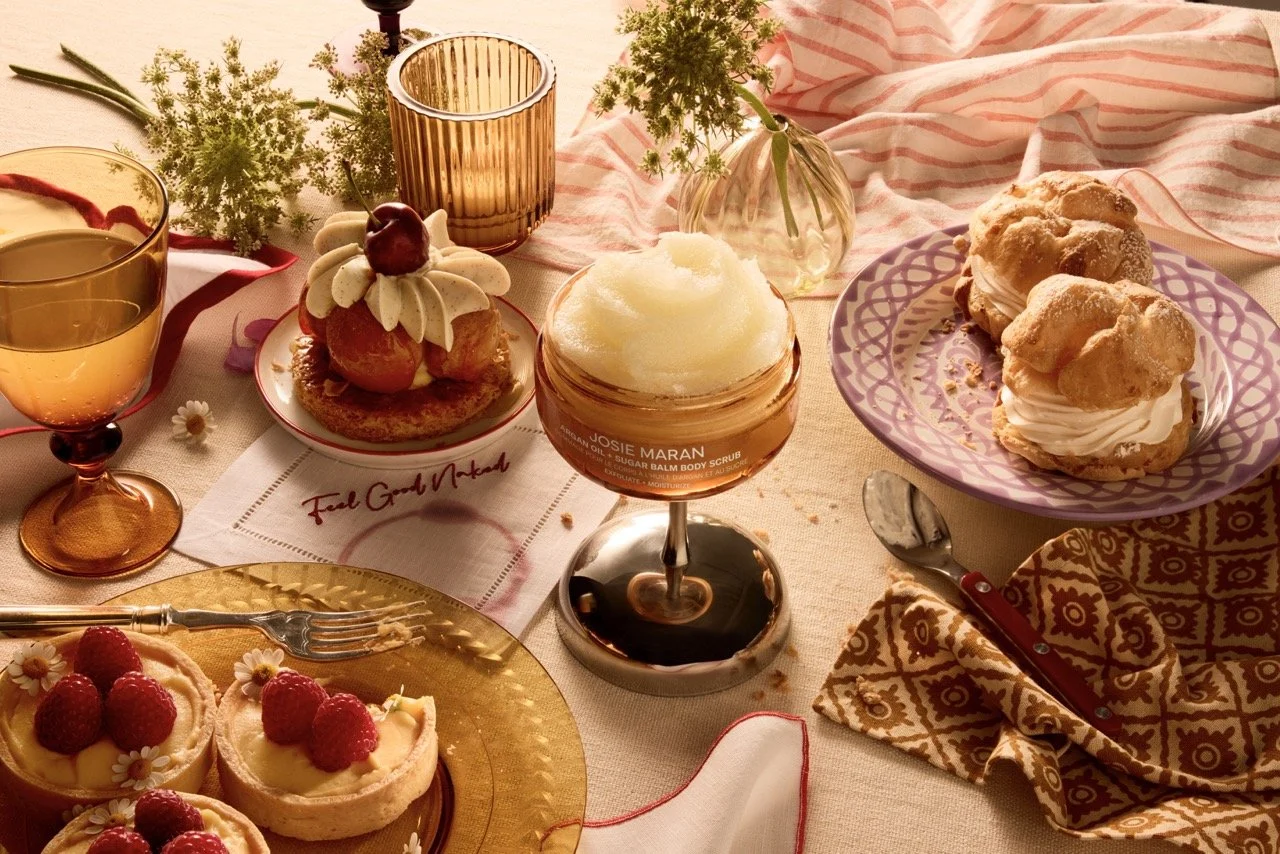 0525-holiday-2025-shot-02-hero-sugar-scrub_0105_focus_stack_4489FC_C-Napkin_ADOBERGB Large.jpeg