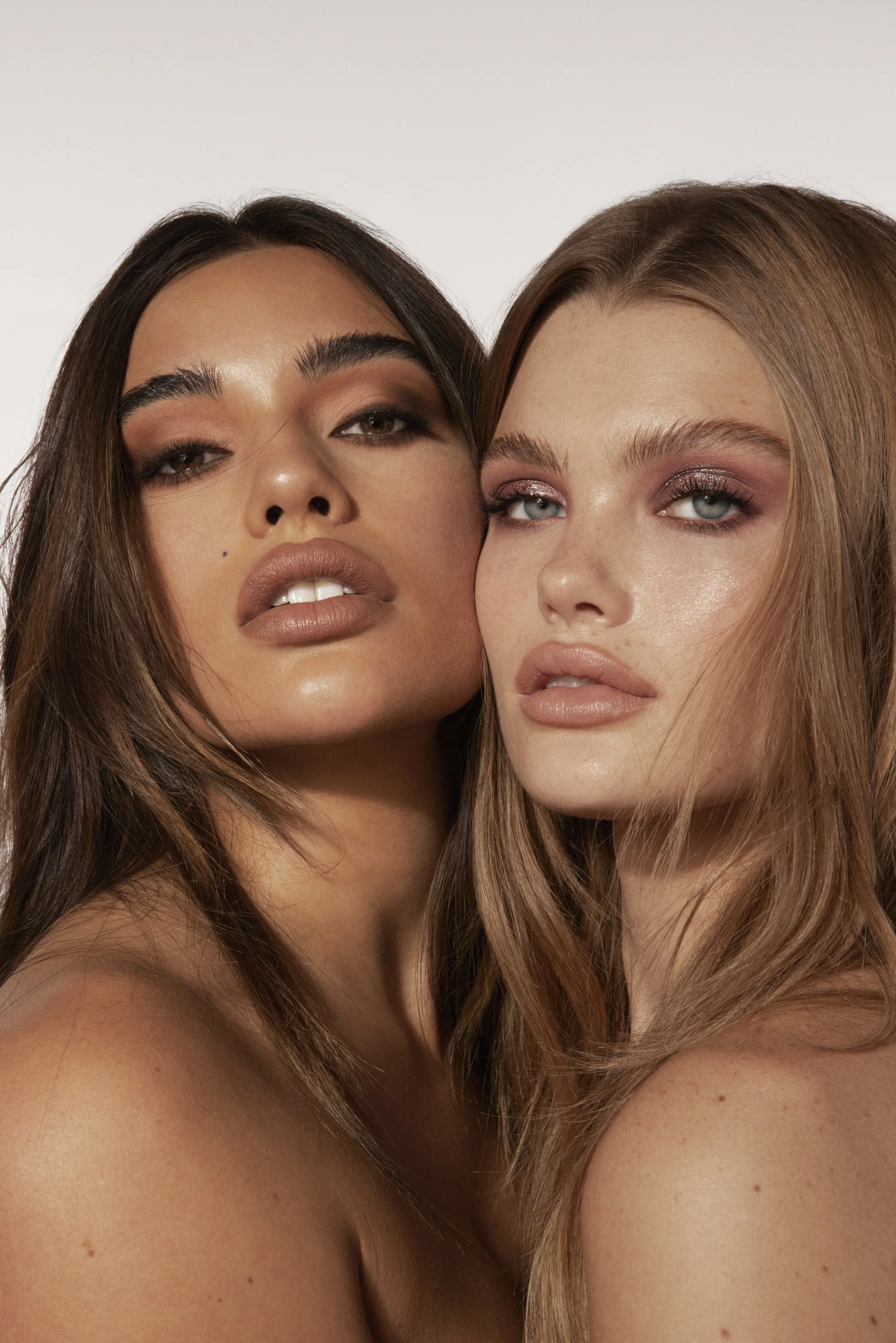 S3_M_EyeshadowEdit_CutToTheLace_TailoredNudes_OnFigCampaign_Duo1_Jordyn_Dakota_0820_4654FC_D_ADOBERGB copy.jpg