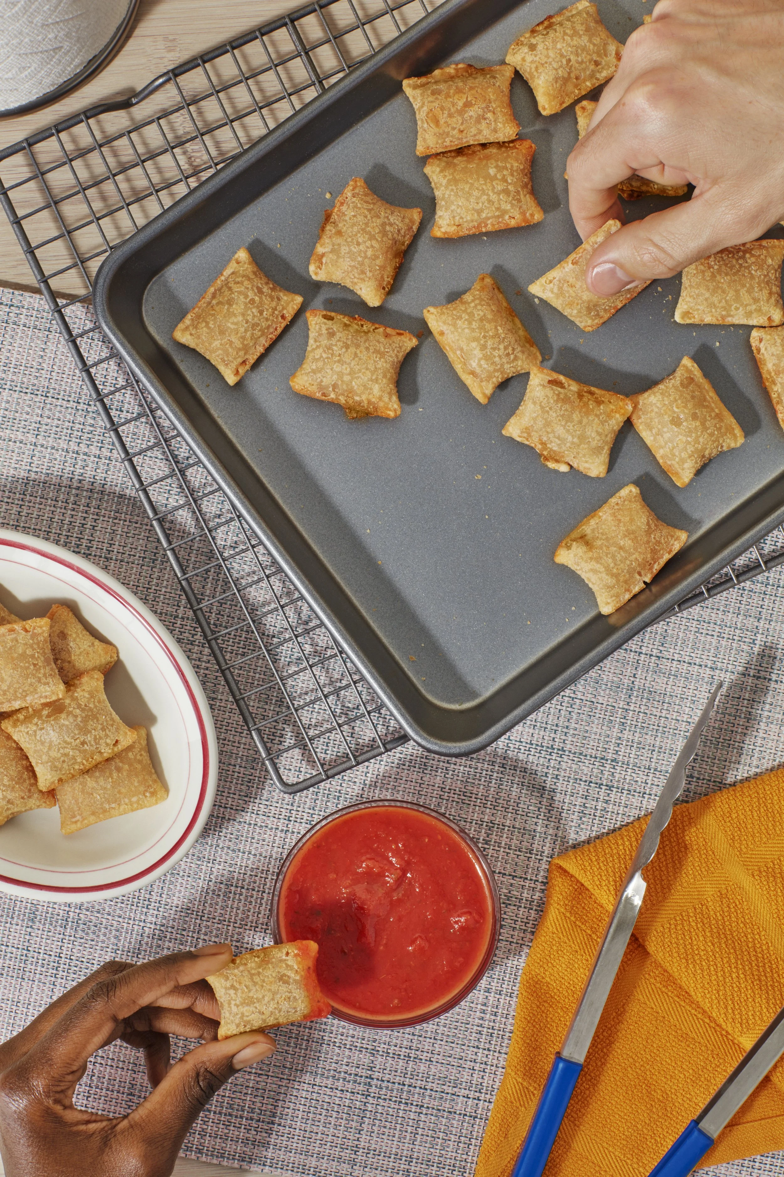 Totinos_TripleMeatPizzaRolls_Human_TD_1011_3033FC_A_ADOBERGB.jpg