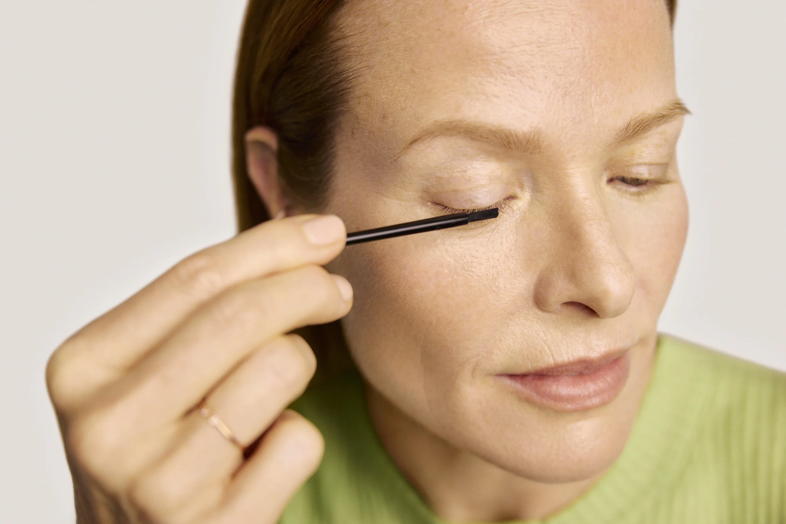 Latisse_5ml_Application_Closed_Eyelid_Liz_089_3727HH_D_ADOBERGB.jpg