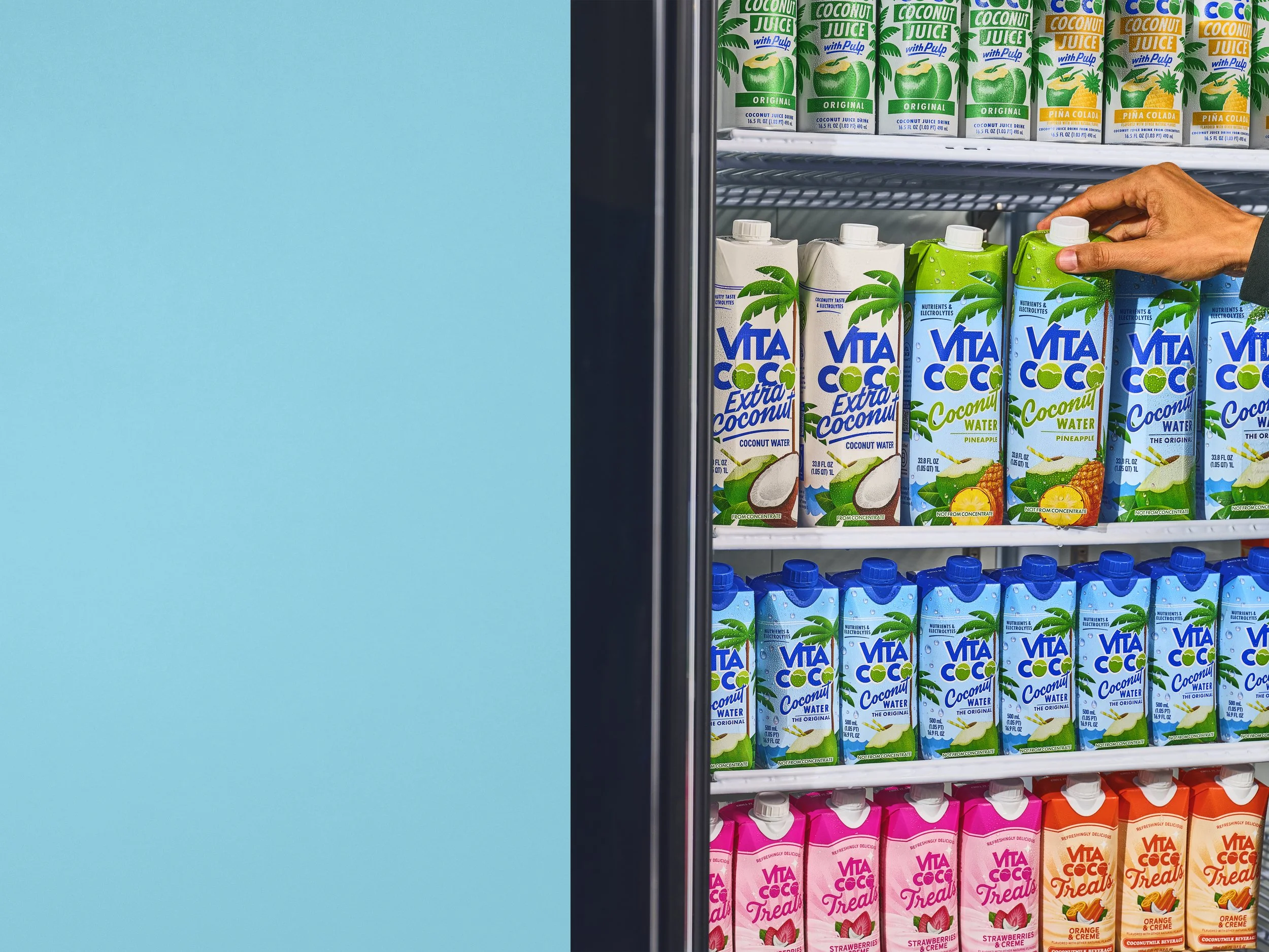 250813_VitaCoco_Retail_FridgePull_Hero-0280_4644HB_B_ADOBERGB.jpg