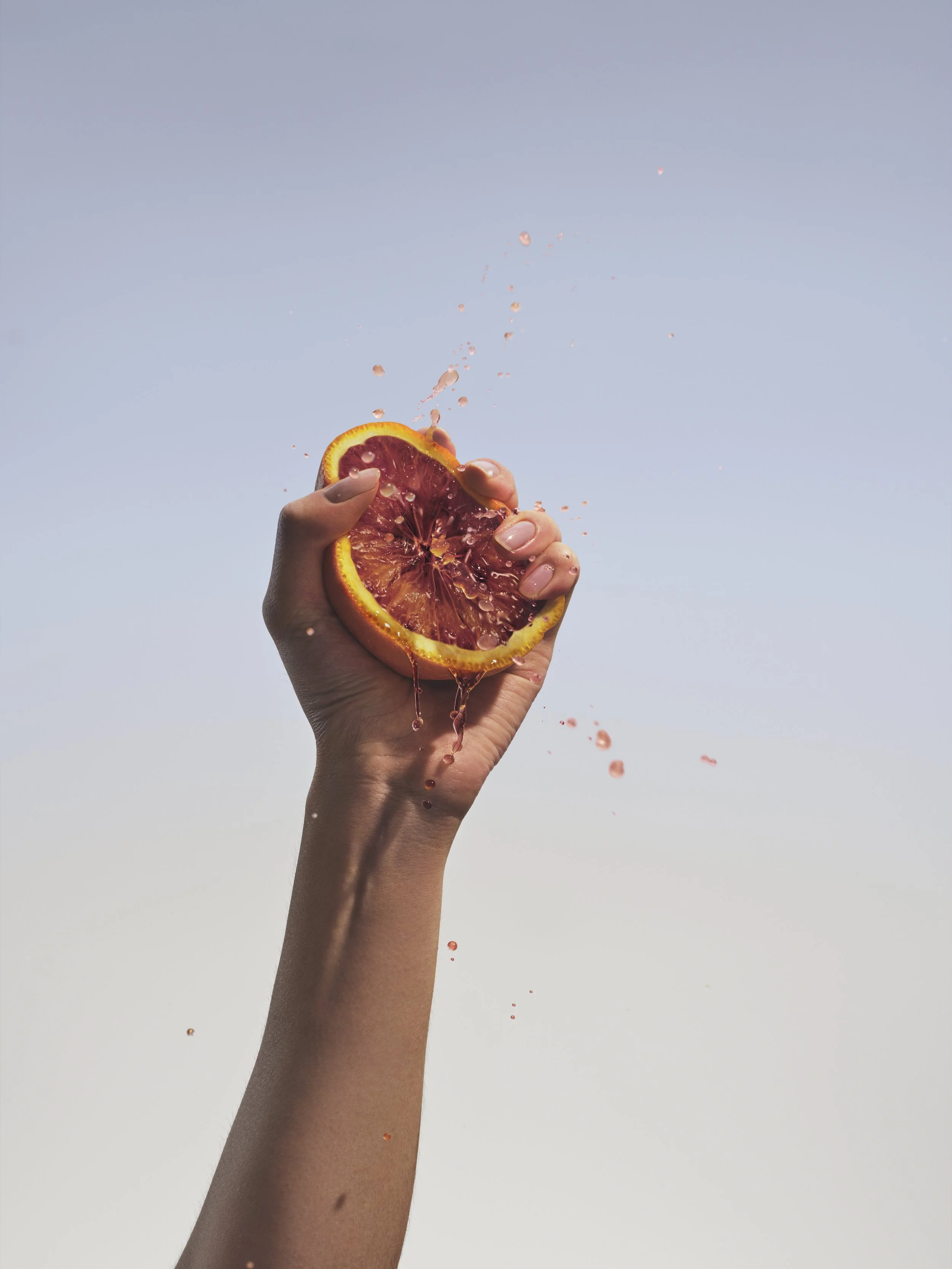 CREA23-002_LNY24_Fresh_SugarLipCream_Ingredient_BloodOrange_Model03_Shot05_0766_4601FC_E_ADOBERGB.jpg