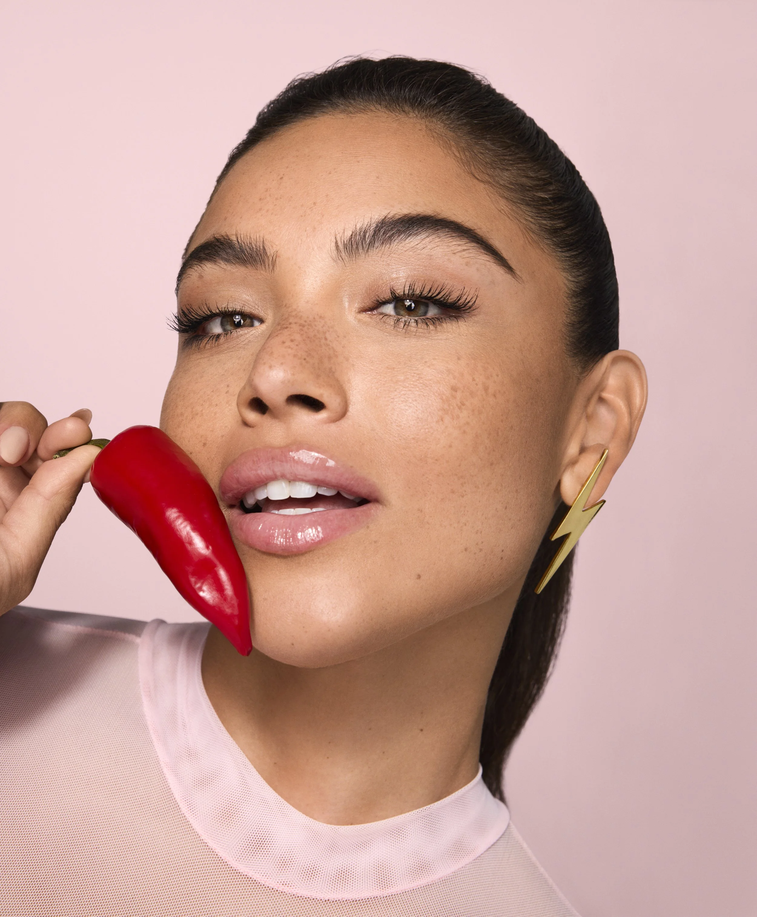 BIGMouthLipPlumpingOilGloss_AmandaVanessaMajelTimani_Vanessa_Single_1108_3975BN_C_ADOBERGB.jpg