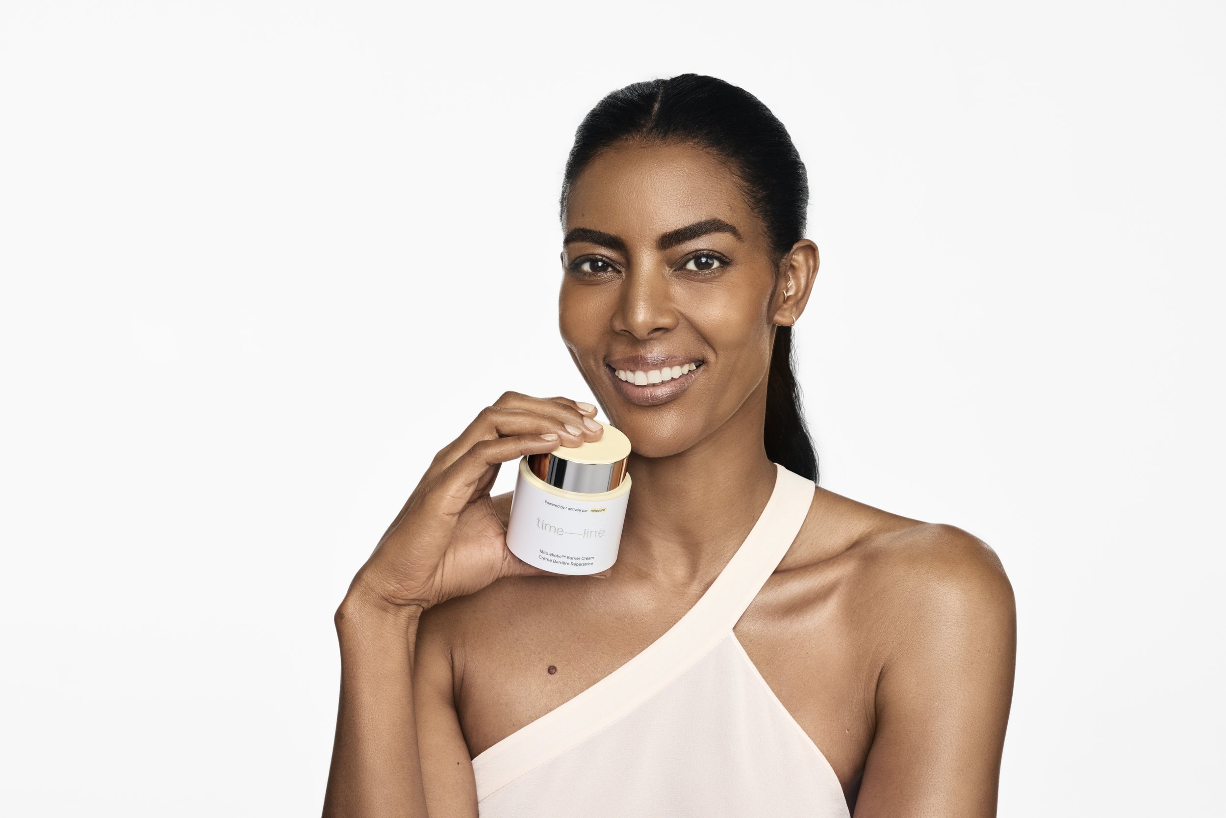 20250612_Timeline_Maya_BarrierCream_Product_0420_4498LVH_D_ADOBERGB.jpg