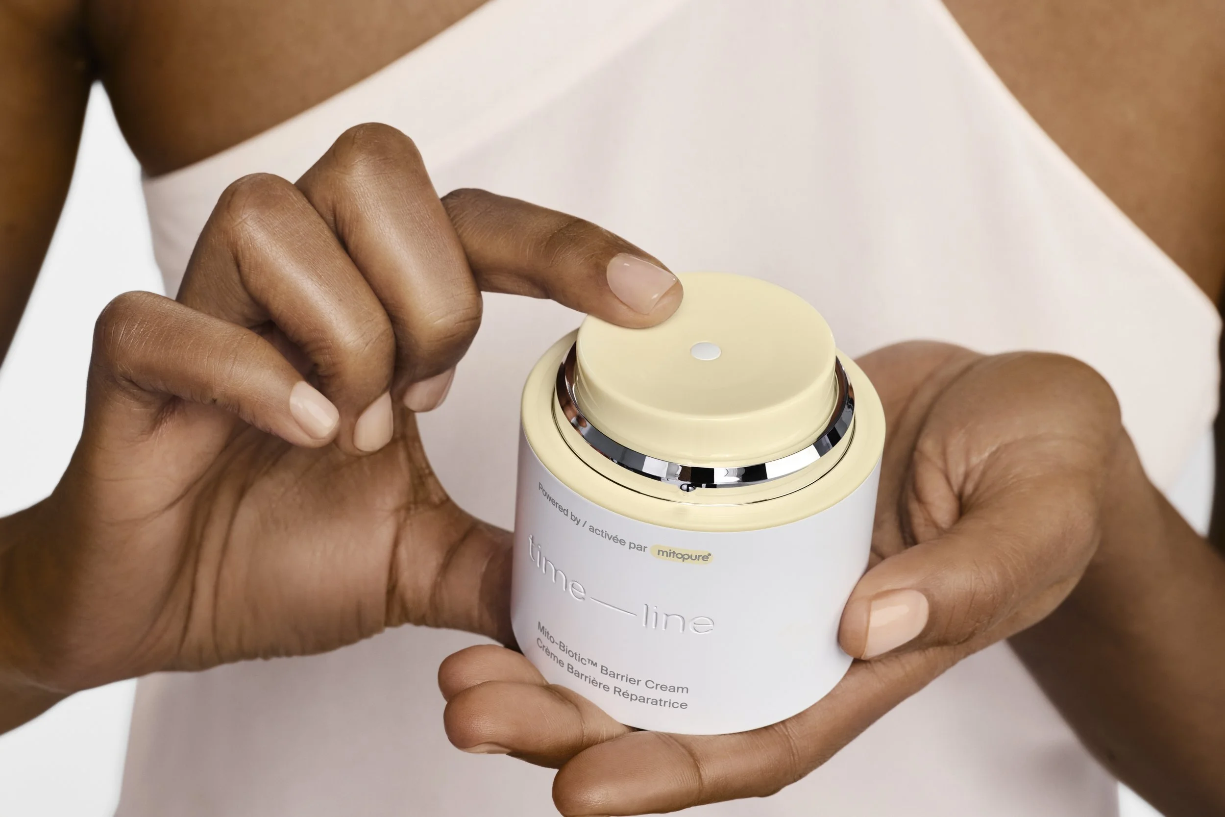 20250612_Timeline_Maya_BarrierCream_Pump_0546_4498LVH_C_ADOBERGB.jpg