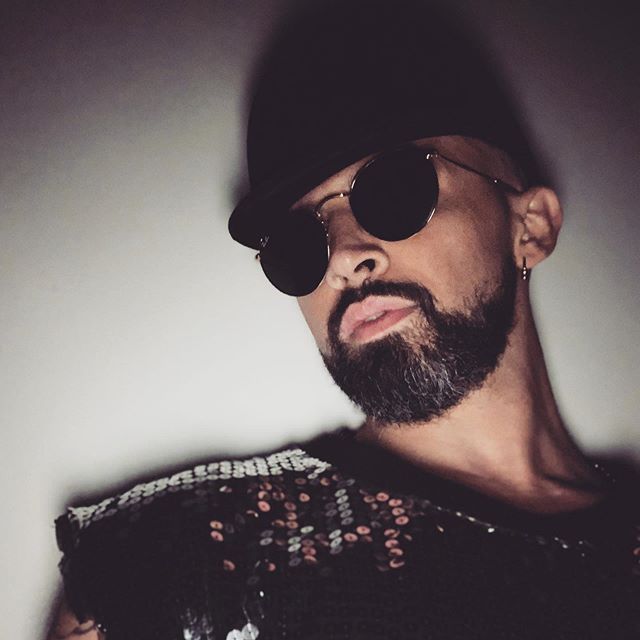 🕶 .

#itsalook #thelewk #shady #shades #sequin #rayban #beard #beardgang #themainevent #noelbajandas