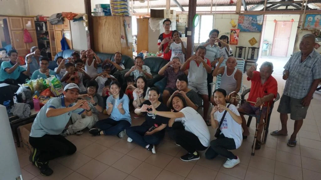 CARP Malaysia members posing with the elderly of Machap Old Folks House