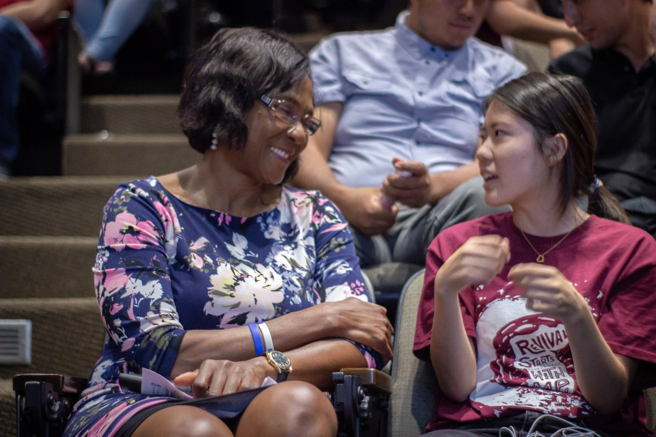 Professor Grace Apiafi (left), CARP PCC advisor, discusses her thoughts with Madoka Tsuchihara (right), CARP PCC President.