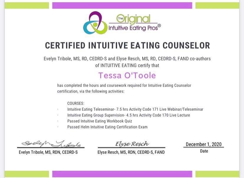 I am screaming I am so excited about this 🤓As soon as I learned about Intuitive Eating and read the book, I knew this was something I wanted to be a part of, personally and professionally 🌈
.
Intuitive Eating completely overhauled the way I look at