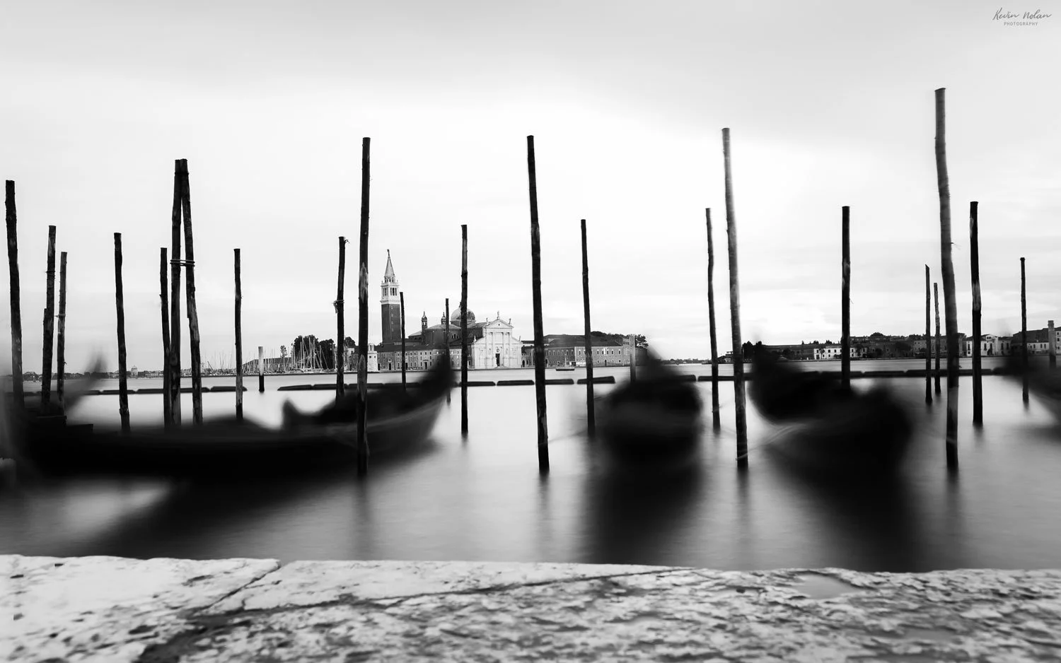 Venice-Gondala-multiple-tied-up-W.jpg