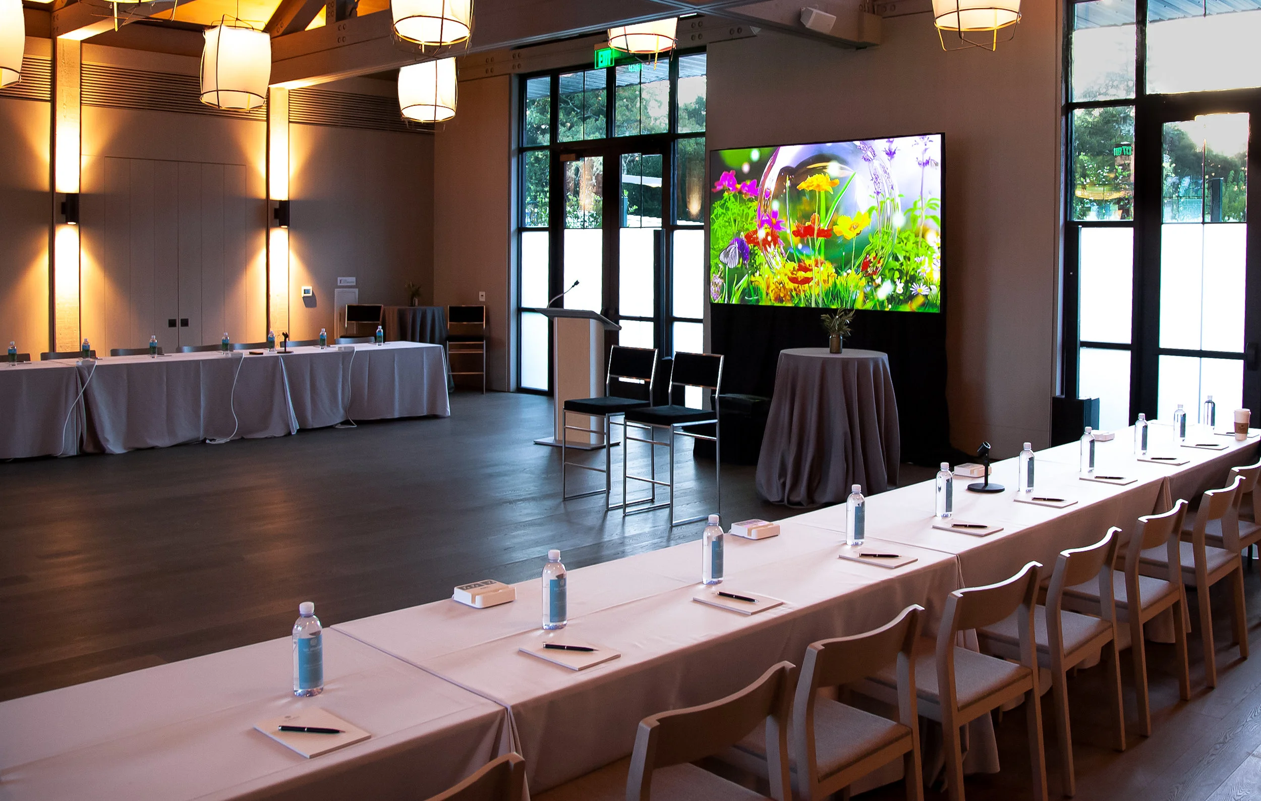 Las Alcobas - 120%27%27 ALR Screen Setup%283%29.jpg