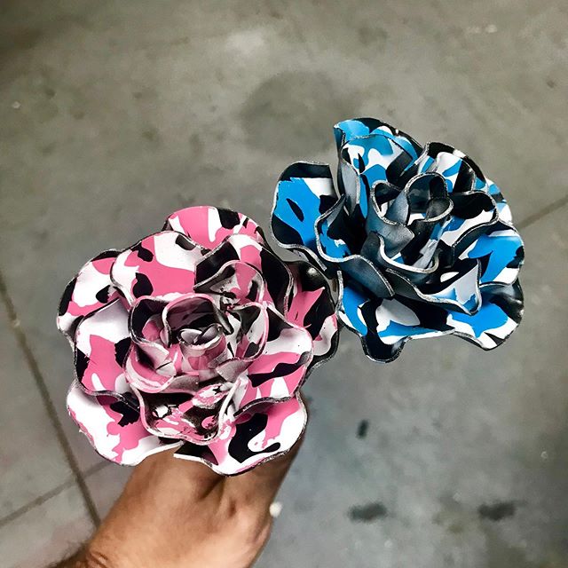 More custom shop roses out the door! Got a busy day ahead of me before the long Memorial Day weekend. #camo #pink #blue #custom #design #airbrush #colors #colorful #flowers #floral #decor #handmade #art #artist #artistsoninstagram #wedding #weddingid