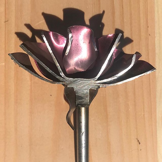 I have a lifetime warranty on all my work, and I figured cutting a Rose right down the middle would be a good way to demonstrate why. 🙃 100% welded solid stainless steel. No bolts, no glue, just pure steel. Truly made to last generations. #welding #