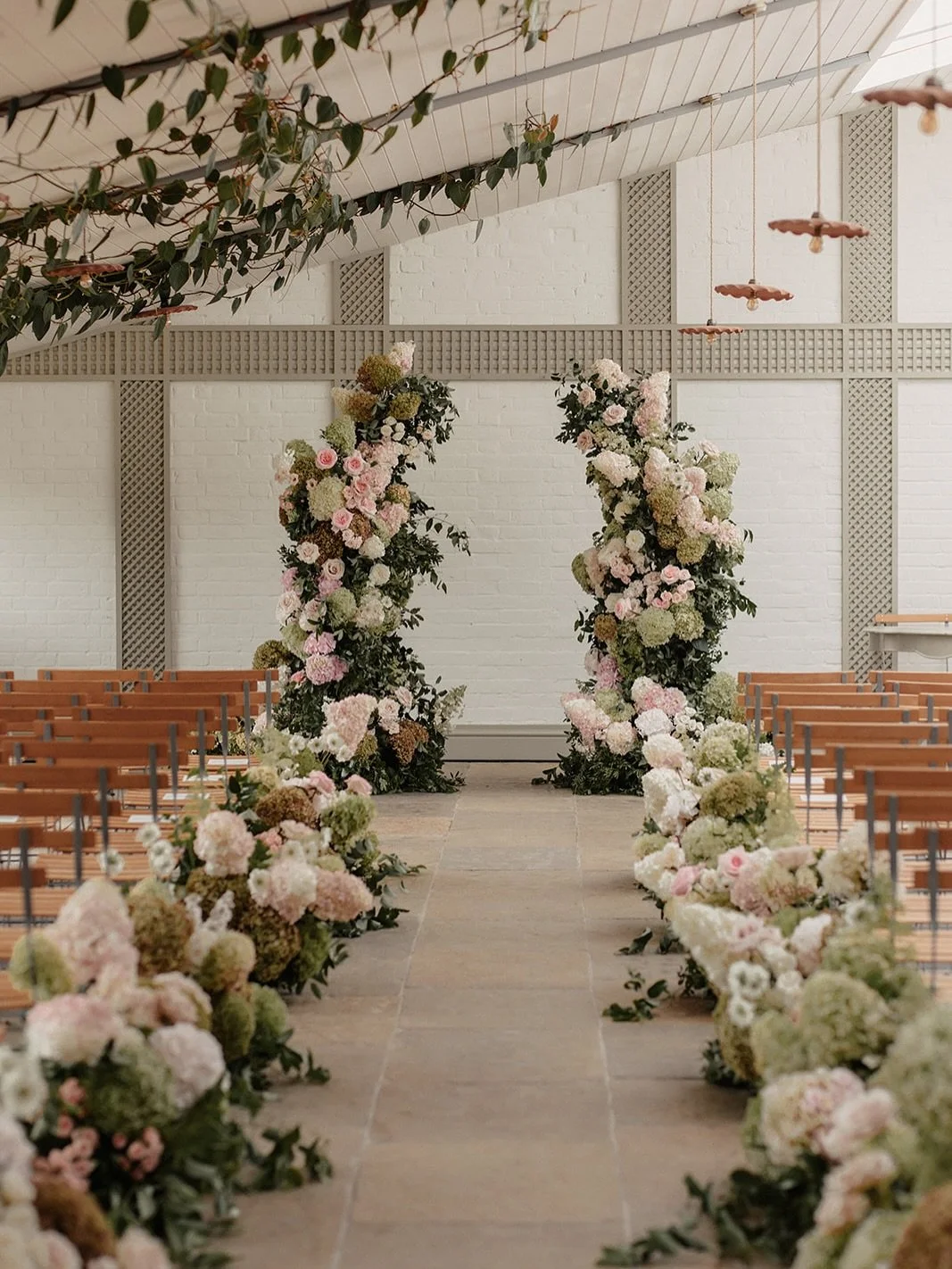 What a wedding. Totally full of joy and sentiment, framed with plush, blousy florals. Abundant blooms in a palette flowing from white into pinks and soft green hues. Planned by the amazing @jenniferlouiseweddings for the most adorable E&amp;G 💕 

We