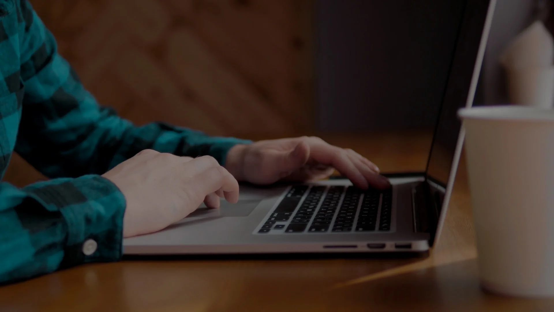 DARKvideoblocks-close-up-of-male-hands-using-laptop-at-office-mans-hands-typing-on-laptop-keyboard-in-cafe-side-view-of-businessman-using-computer-in-cafe_s6z1wcaikz_thumbnail-full01.jpg