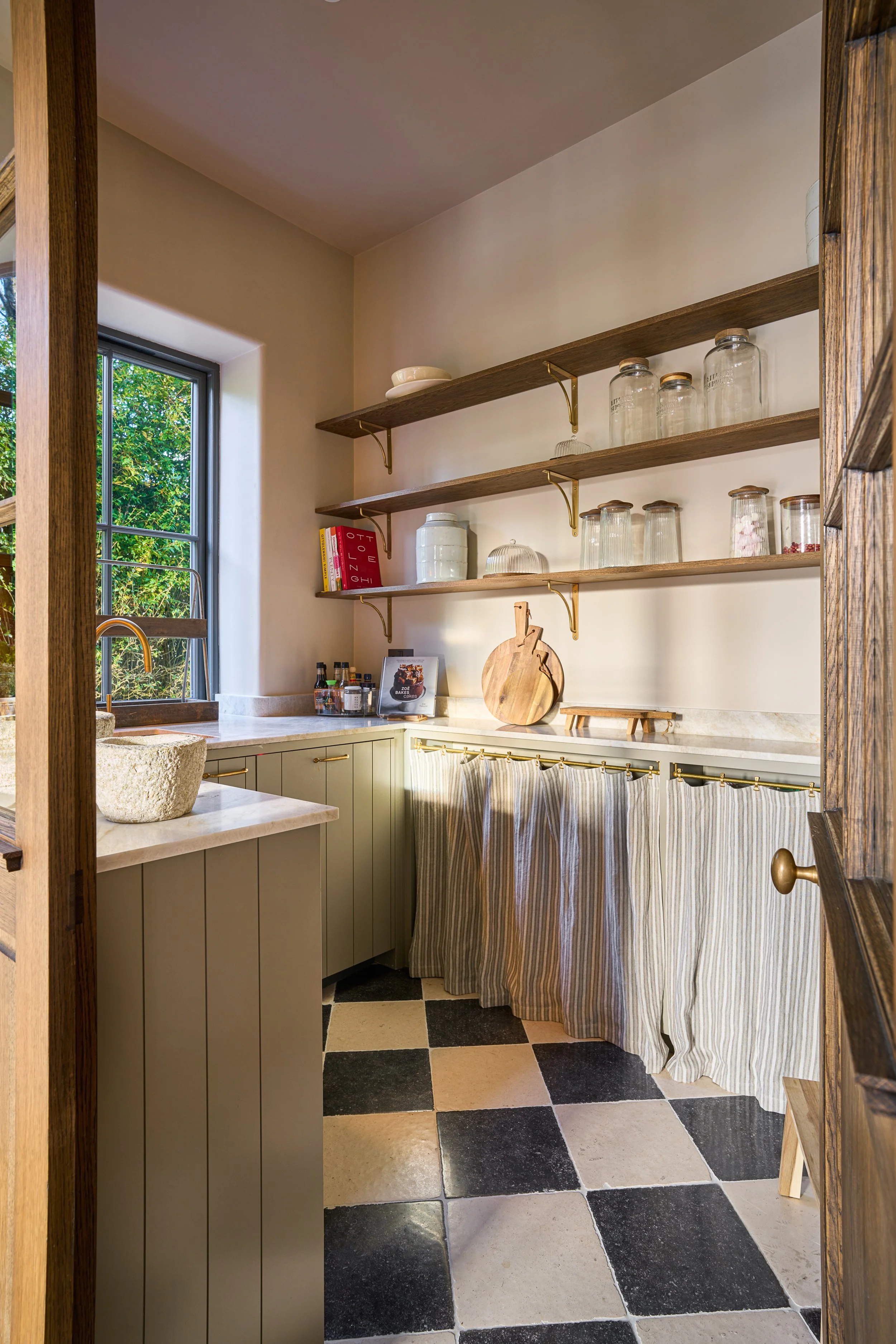 Pantry V 4500px.jpg