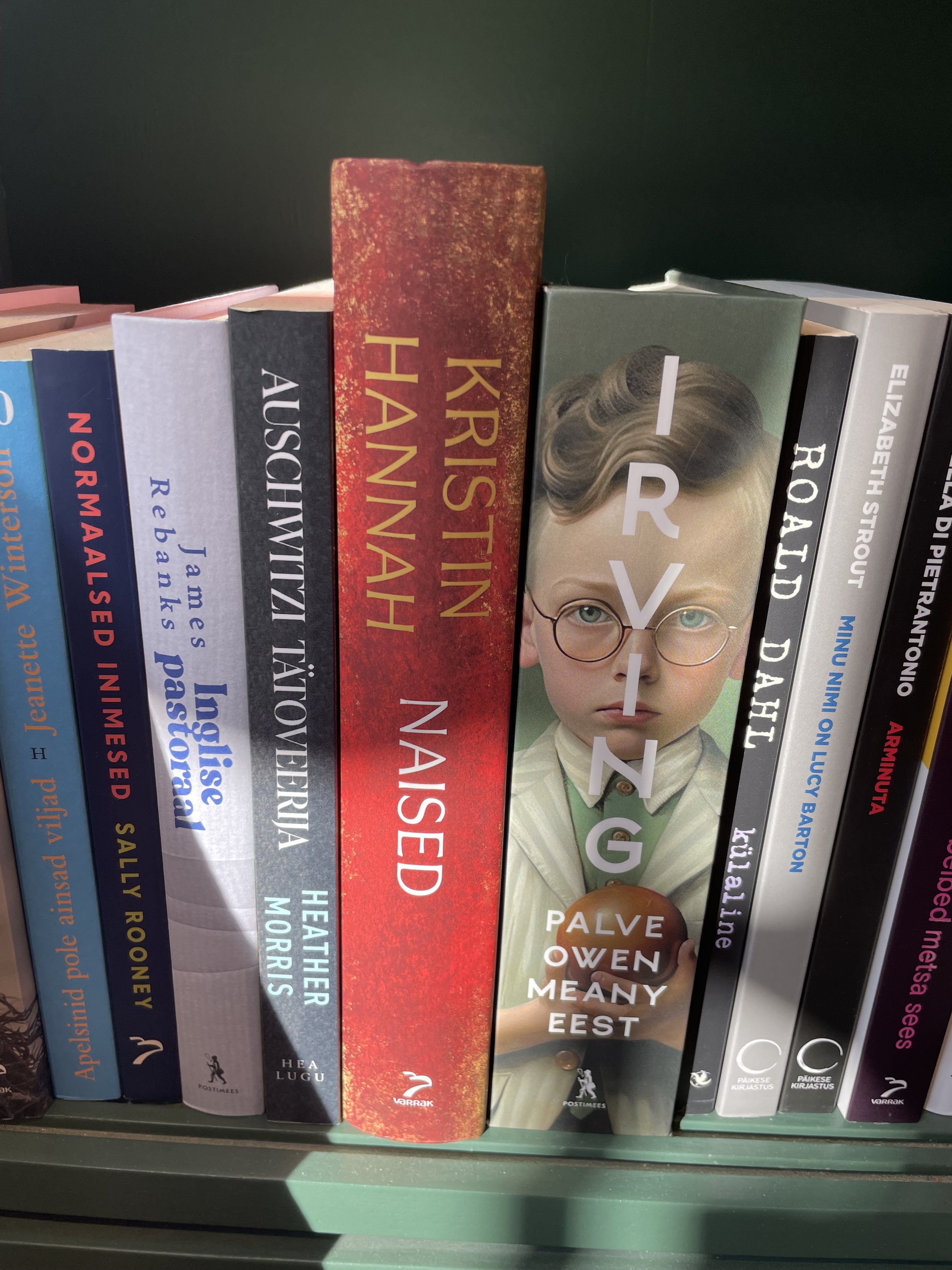 Kristin Hannah in Tartu bookstore