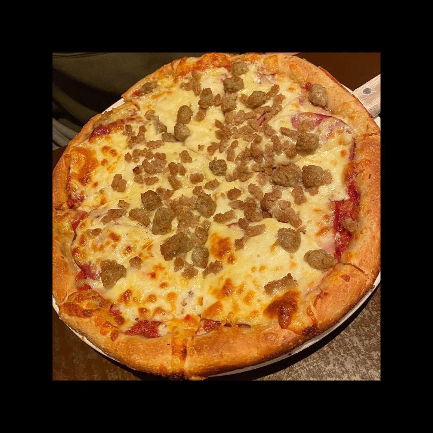 FRIDAY = PIZZA PARTY! ❤️🎉🍕
It&rsquo;s been a long week! Time for a Gino&rsquo;s pizza to kick off the weekend! 
What toppings are you having?! 

OPEN DAILY FOR 
DINE-IN/TAKEOUT/DELIVERY
 📞 604-525-1071 
431 E. Columbia, New Westminster 

Photo cre