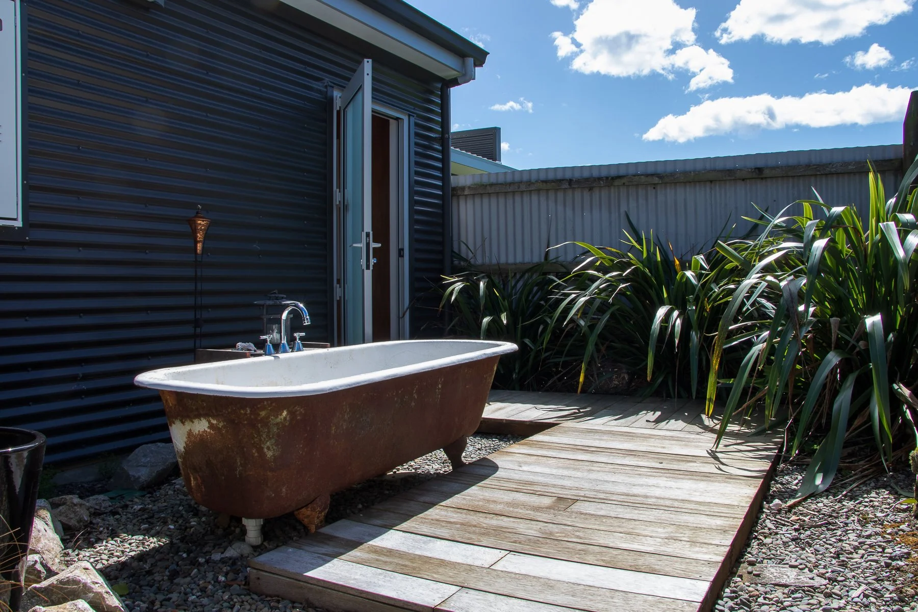 2023 Nelson Retreat 🤍 'BLISSFUL REST' Downstairs Apartment TWIN SHARE $1,099 pp