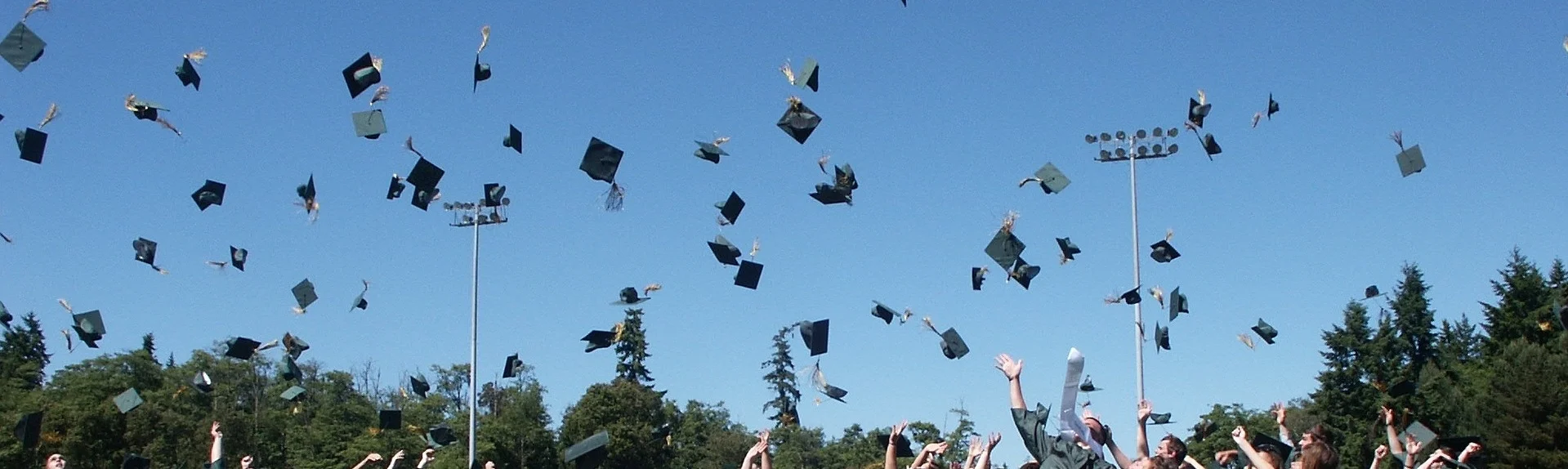 graduation-995042_1920.jpg