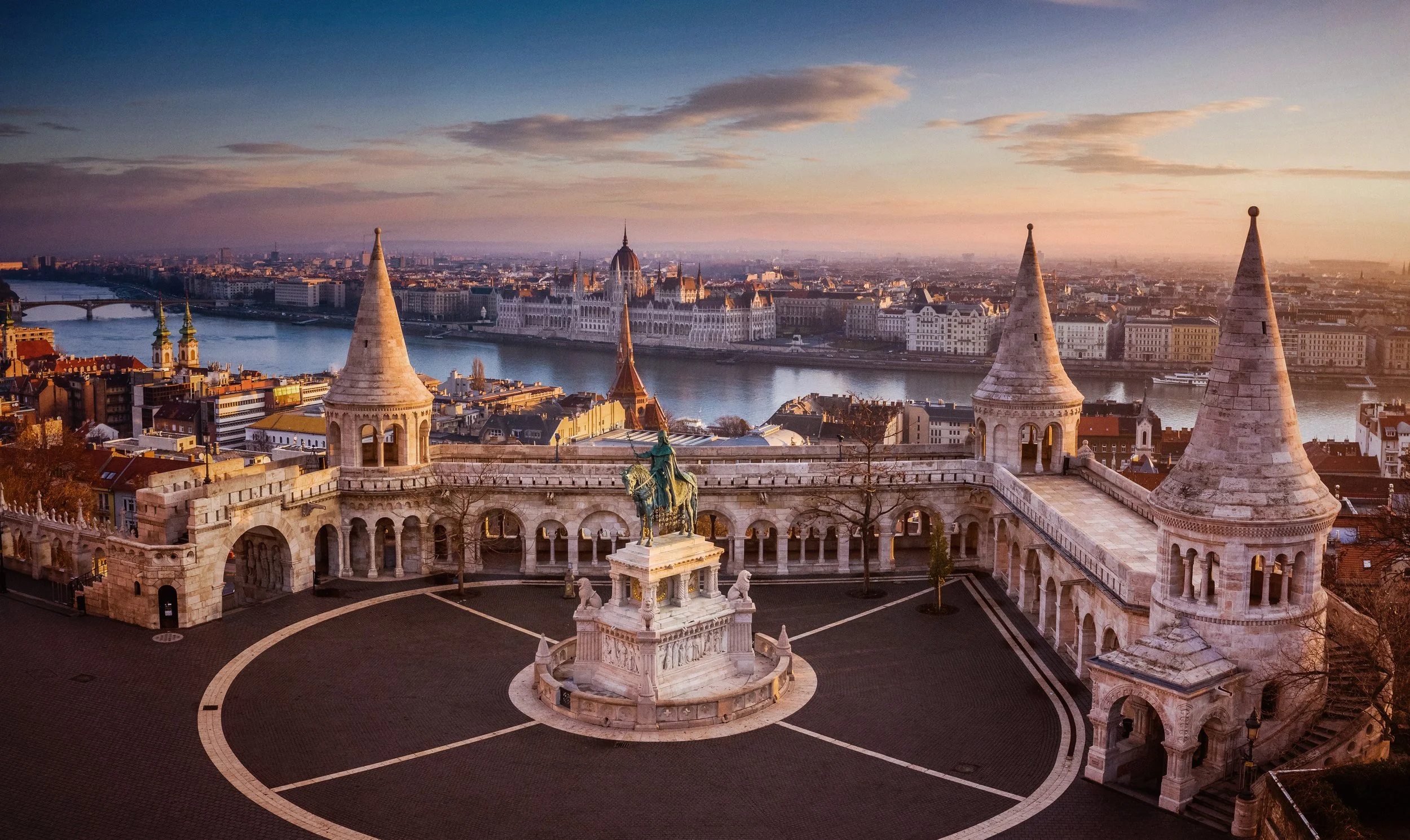 HU_Budapest_Fisherman's Bastion at sunrise_RF_ss1284286561_ec28046a-f1c6-459a-bec9-df29b2227301-test.jpg