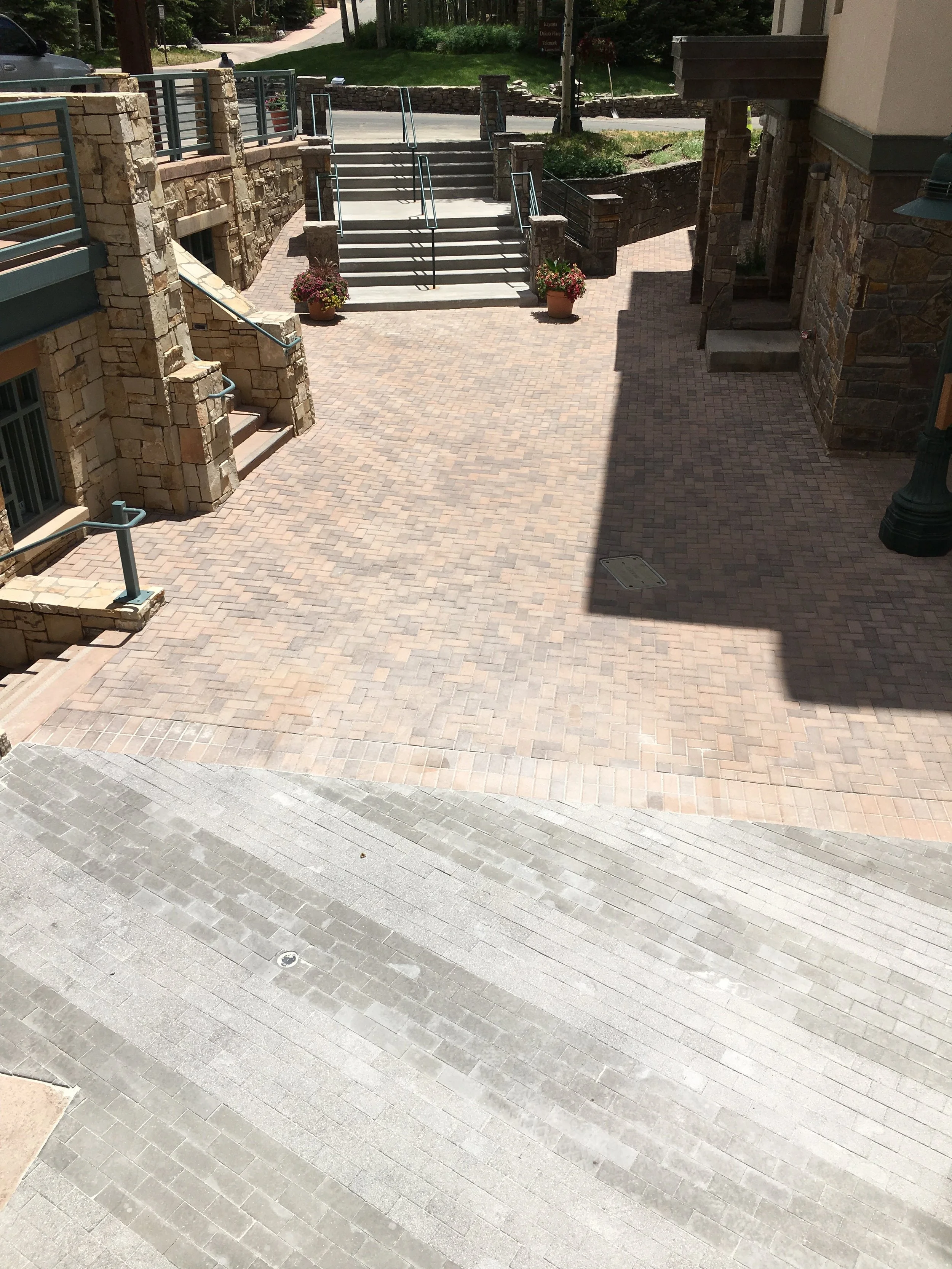 Lift_Sunset Plaza_03.jpg