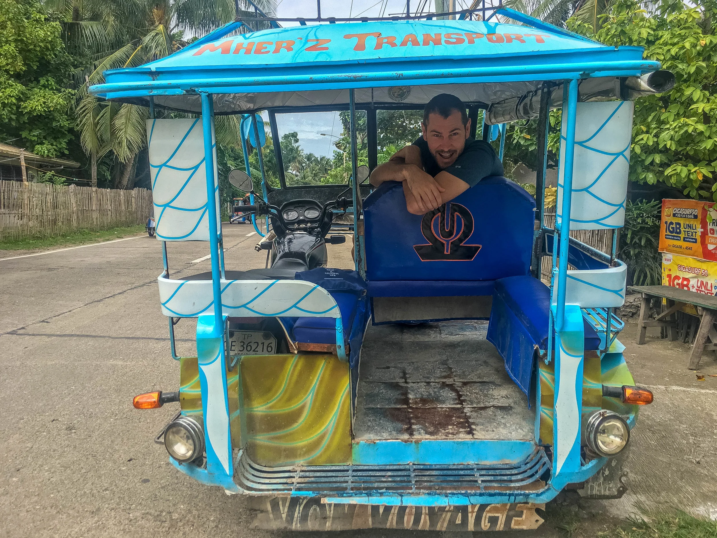 Broken down on the side of the road for 45 minutes on our way to Kawasan Falls.