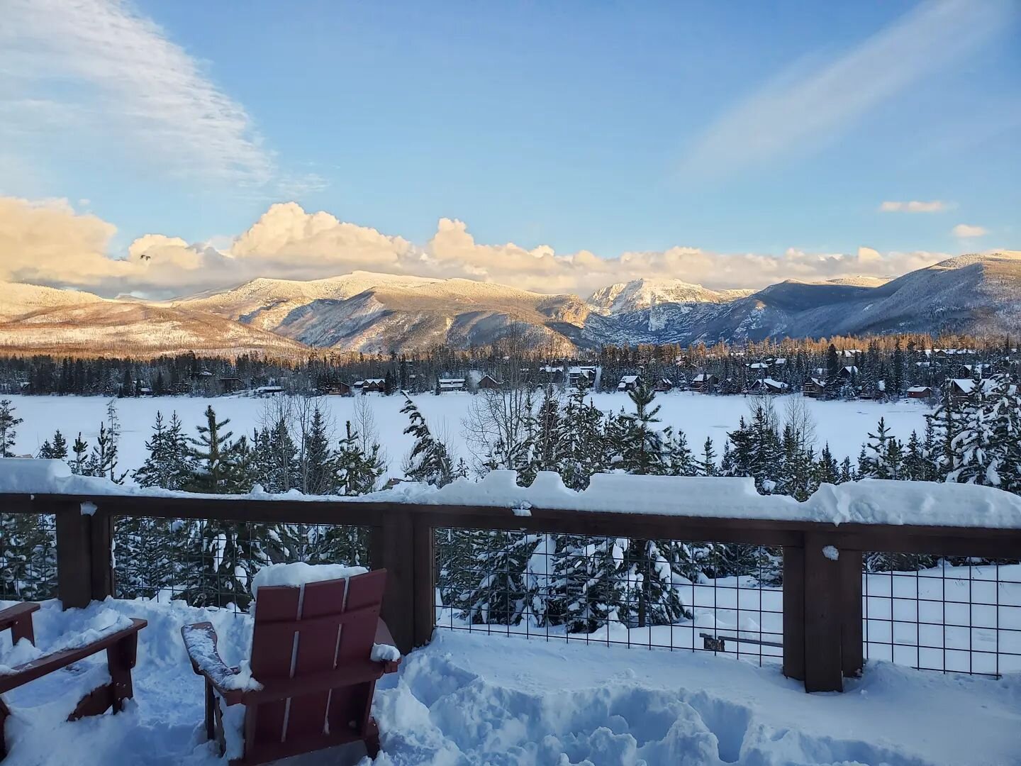 I'd say we had a snowy, white Christmas in our cabin! Couldn't have asked for better views or a better time 🥰🎄

#nofilter #colorado #coloradochristmas #whitechristmas #mountains #grandlake