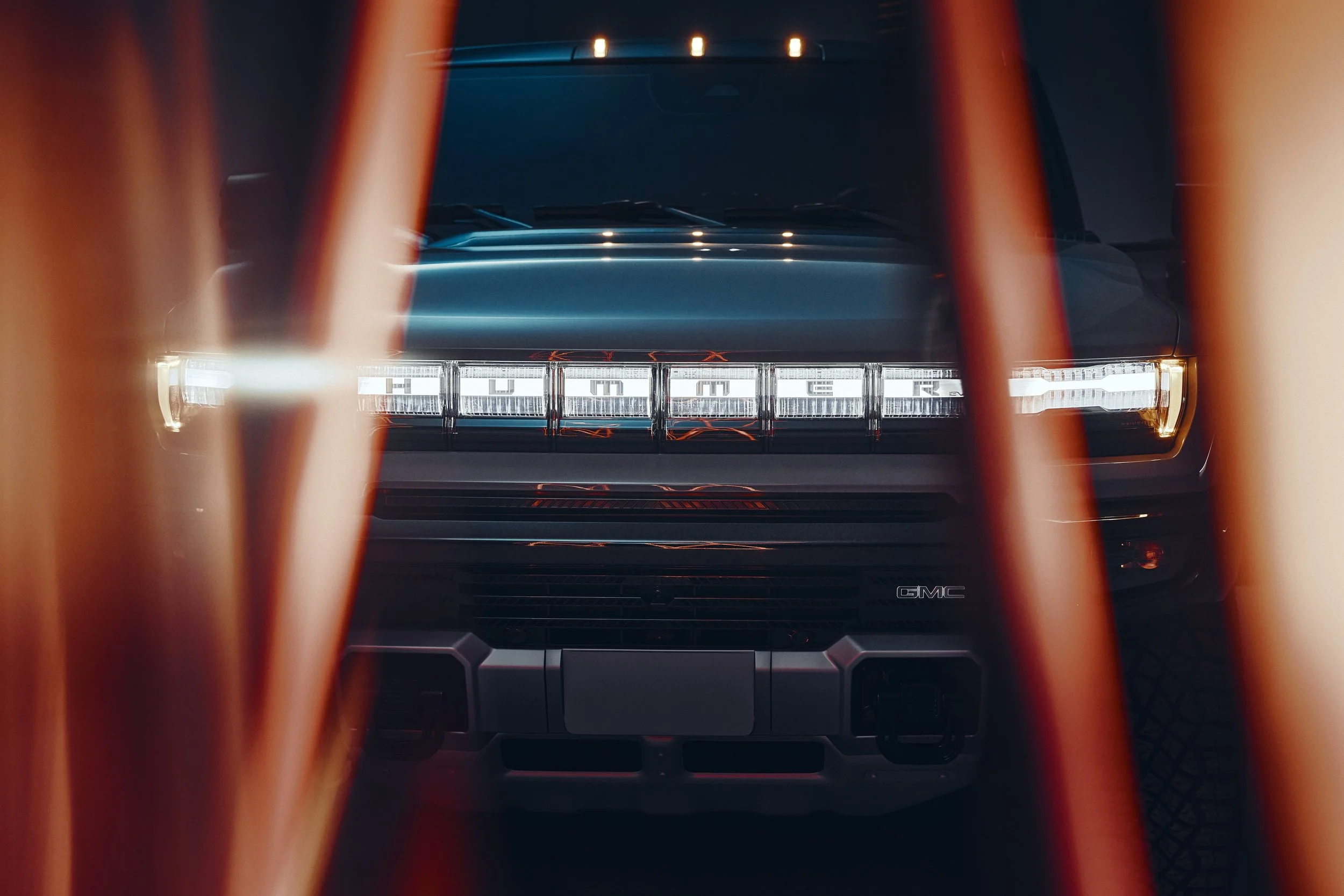 GMC-MY26-HUMMEREV-SUT-SHADOW-FRONT-09164 (1).jpeg