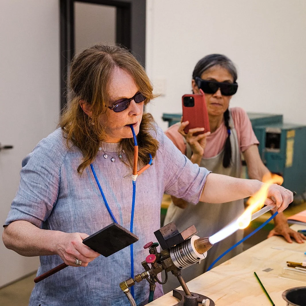 We are reminiscing on Andrea Spencer&rsquo;s inspiring pre-conference workshop: Sea Glass Flame.

Students spent 3 days flameworking under Andrea&rsquo;s guidance working with borosilicate glass to replicate found natural elements in glass.

@aspence