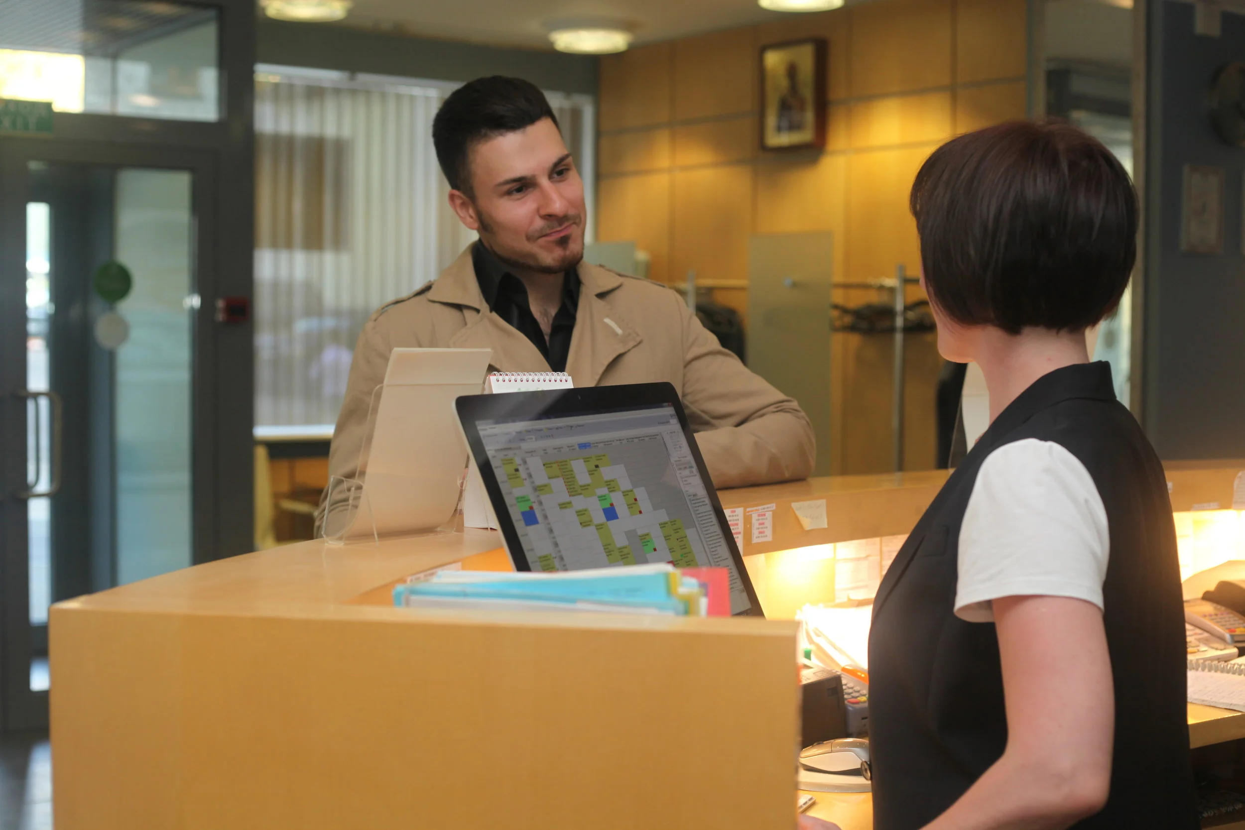 ресепшен клиники 