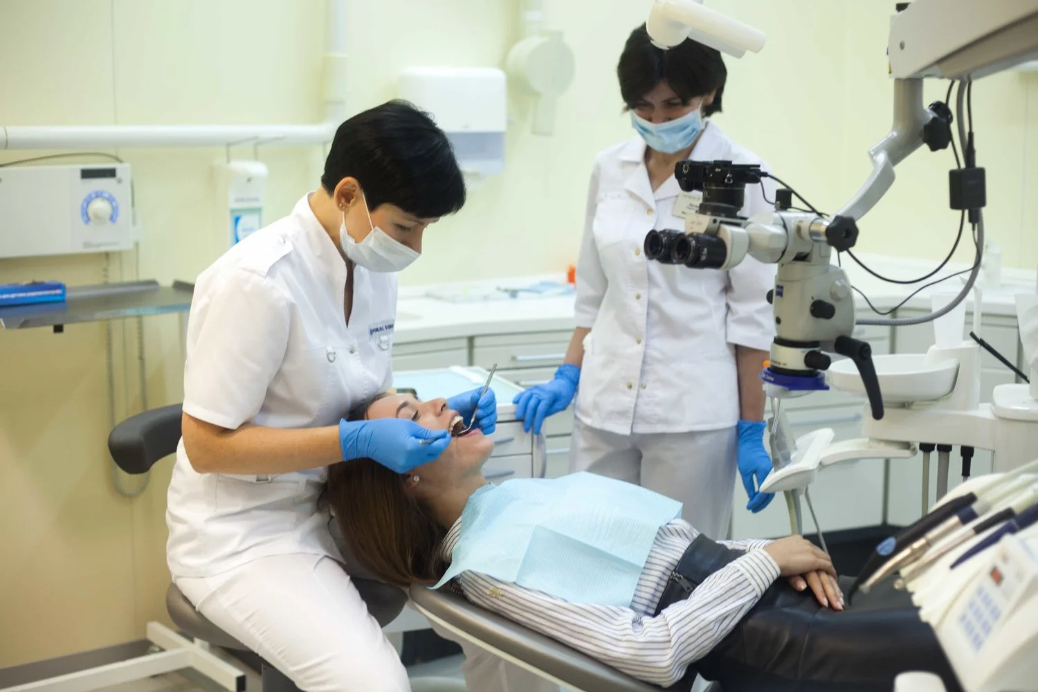 Был куплен новейший стоматологический микроскоп