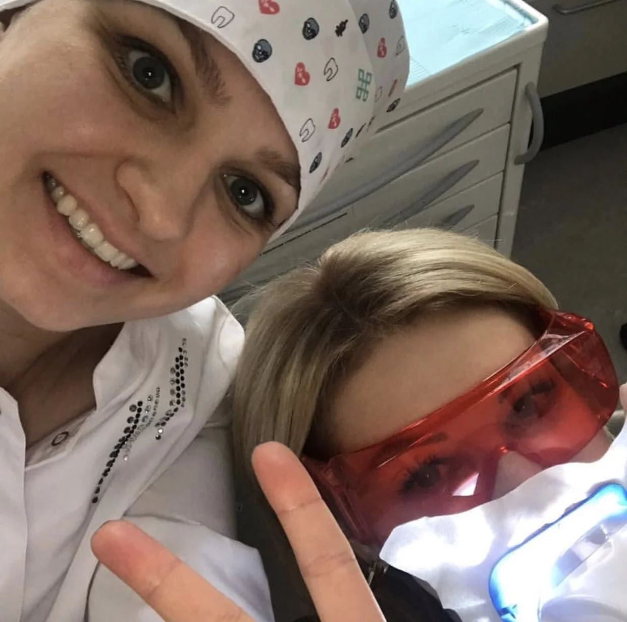 Отбеливание зубов в клинике