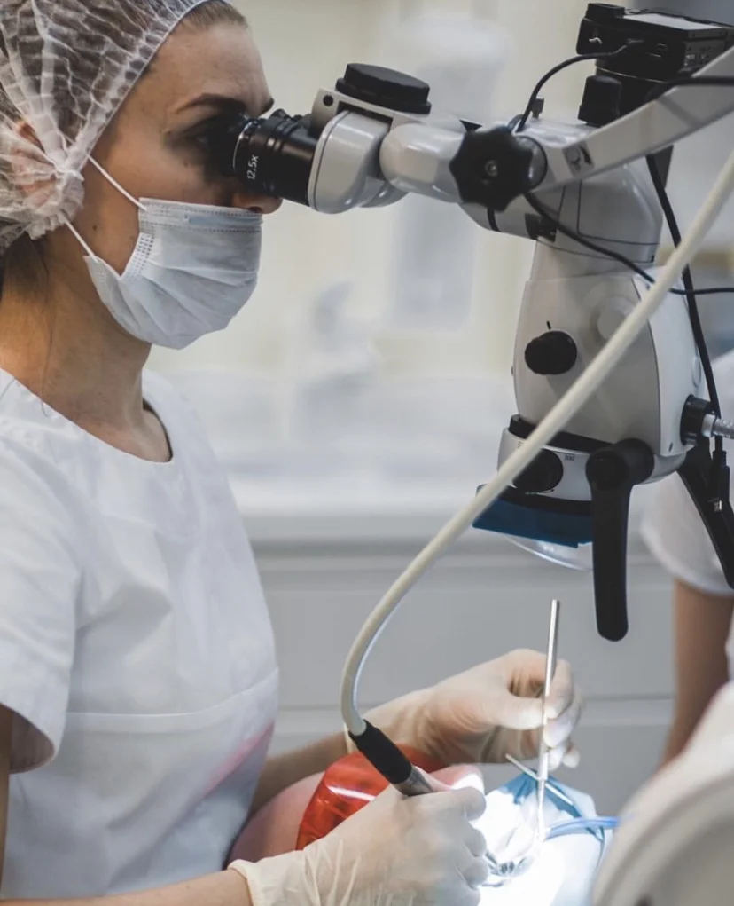 Лечим зубы под микроскопом