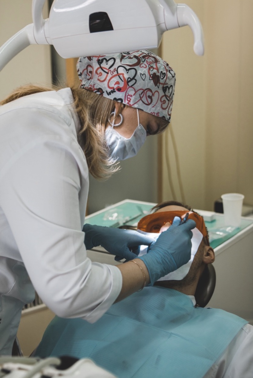 Процесс отбеливания зубов