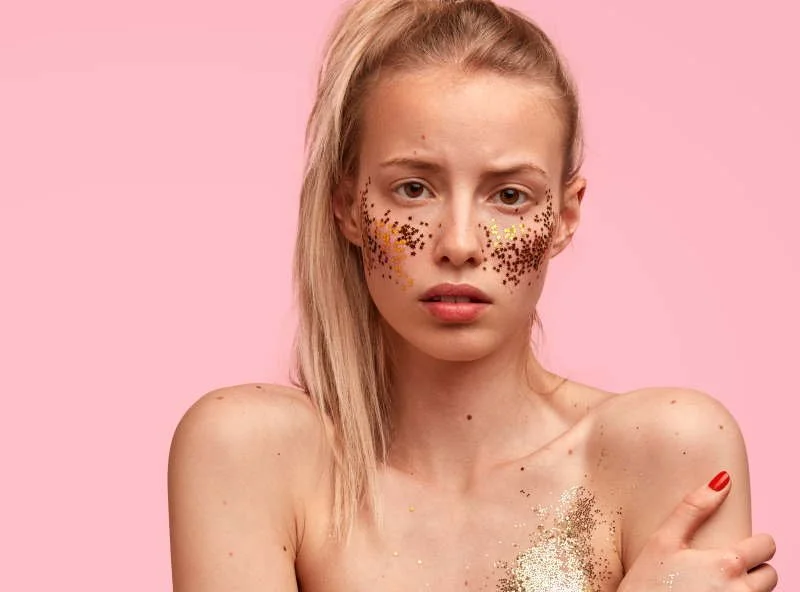 Шелушение и покраснение кожи лица, головы и тела - причины и методы лечения