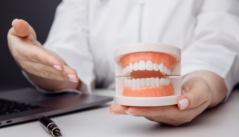 Как ухаживать за протезами?