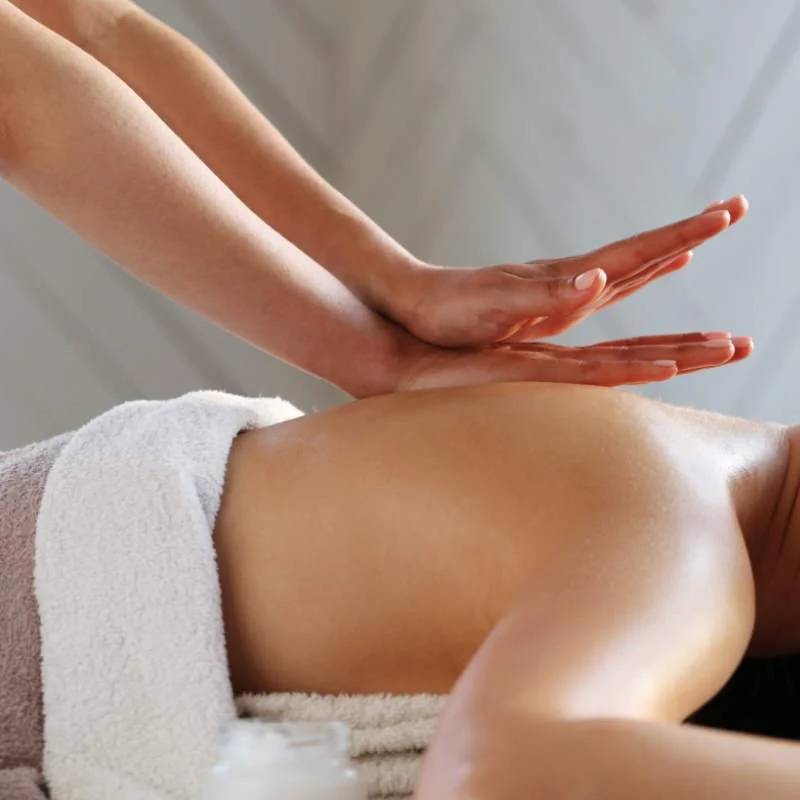 Массаж ломи-ломи