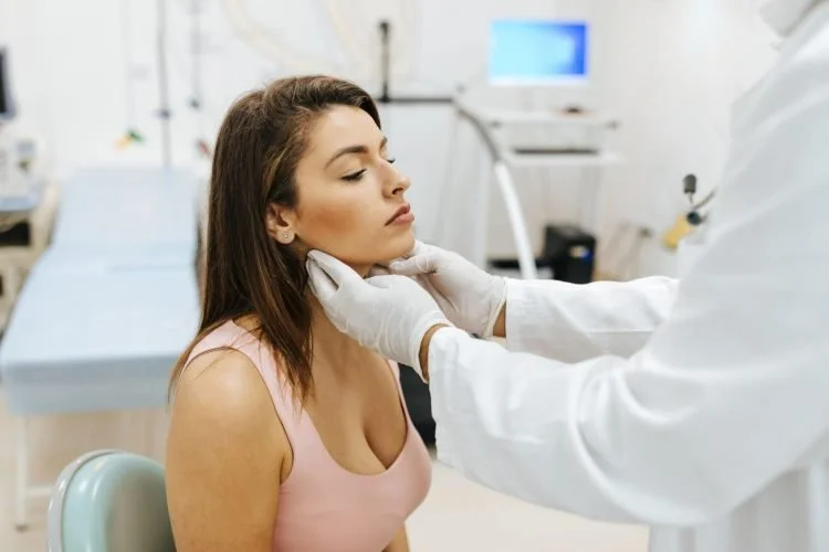 Заболевания щитовидной железы - симптомы и лечение