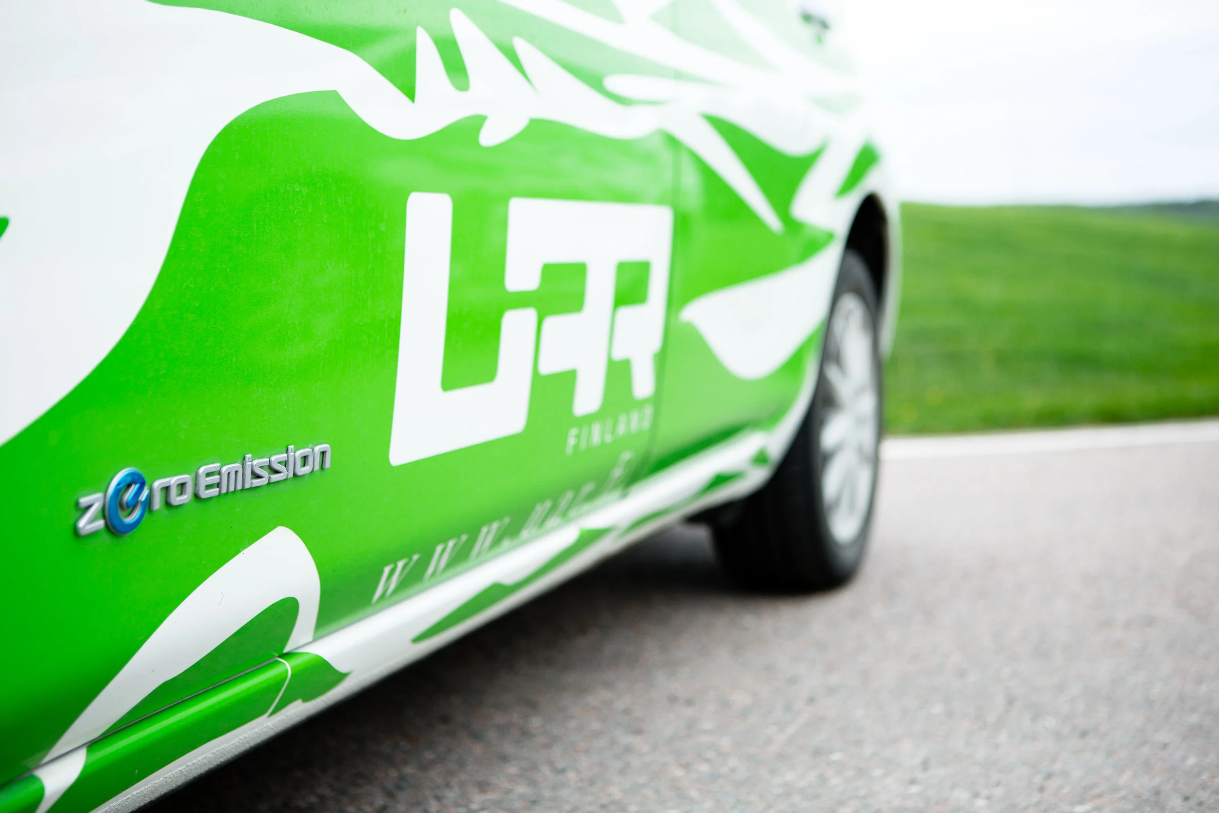 Nissan_Leaf_UAR.jpg
