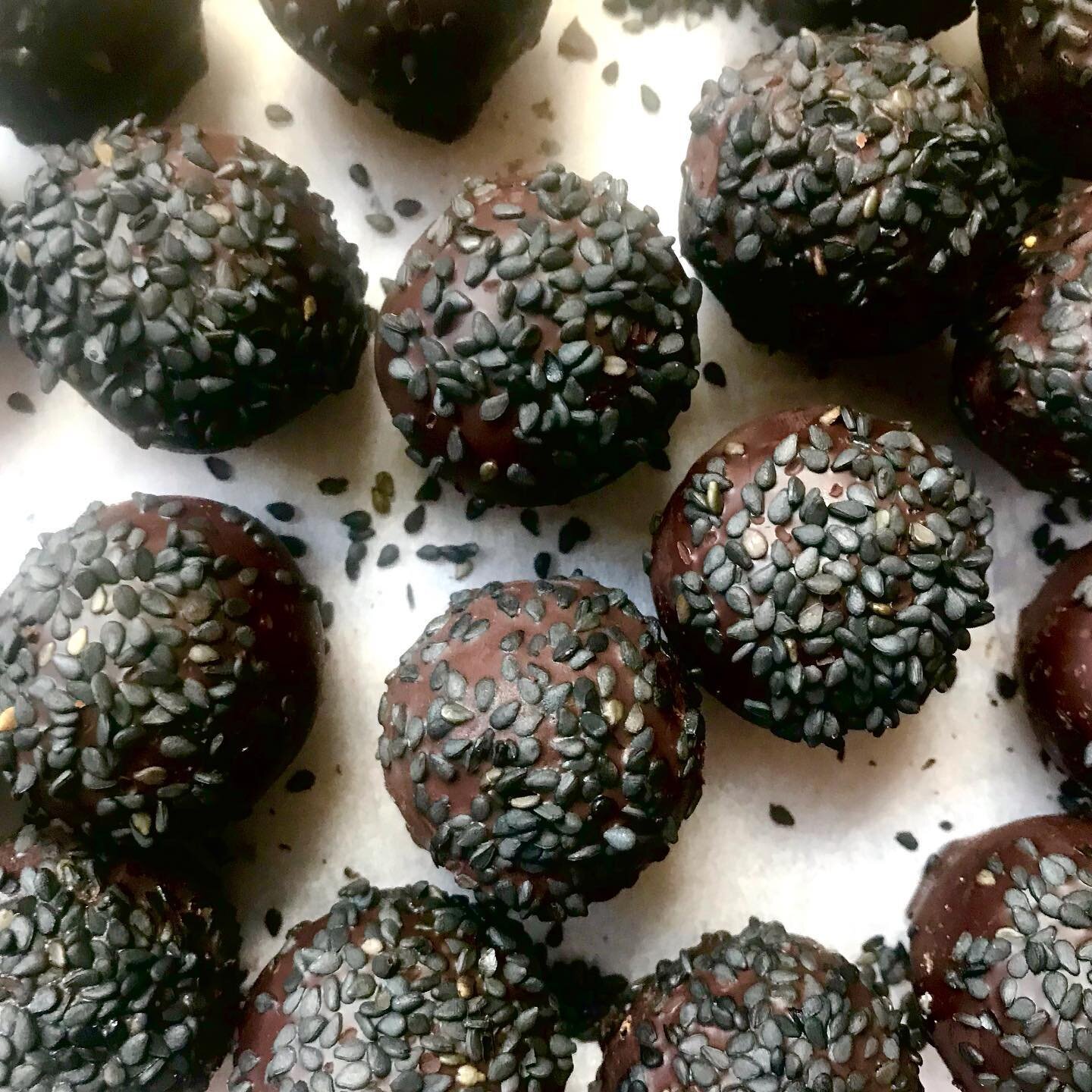 Have you met our Black Sesame Spirulina bonbon yet?

This one&rsquo;s pretty special! Filled with our signature Deglet nour dates, roasted organic almonds, a bit of homemade tahini and our moorish organic cacao; the spirulina added gives a natural pr