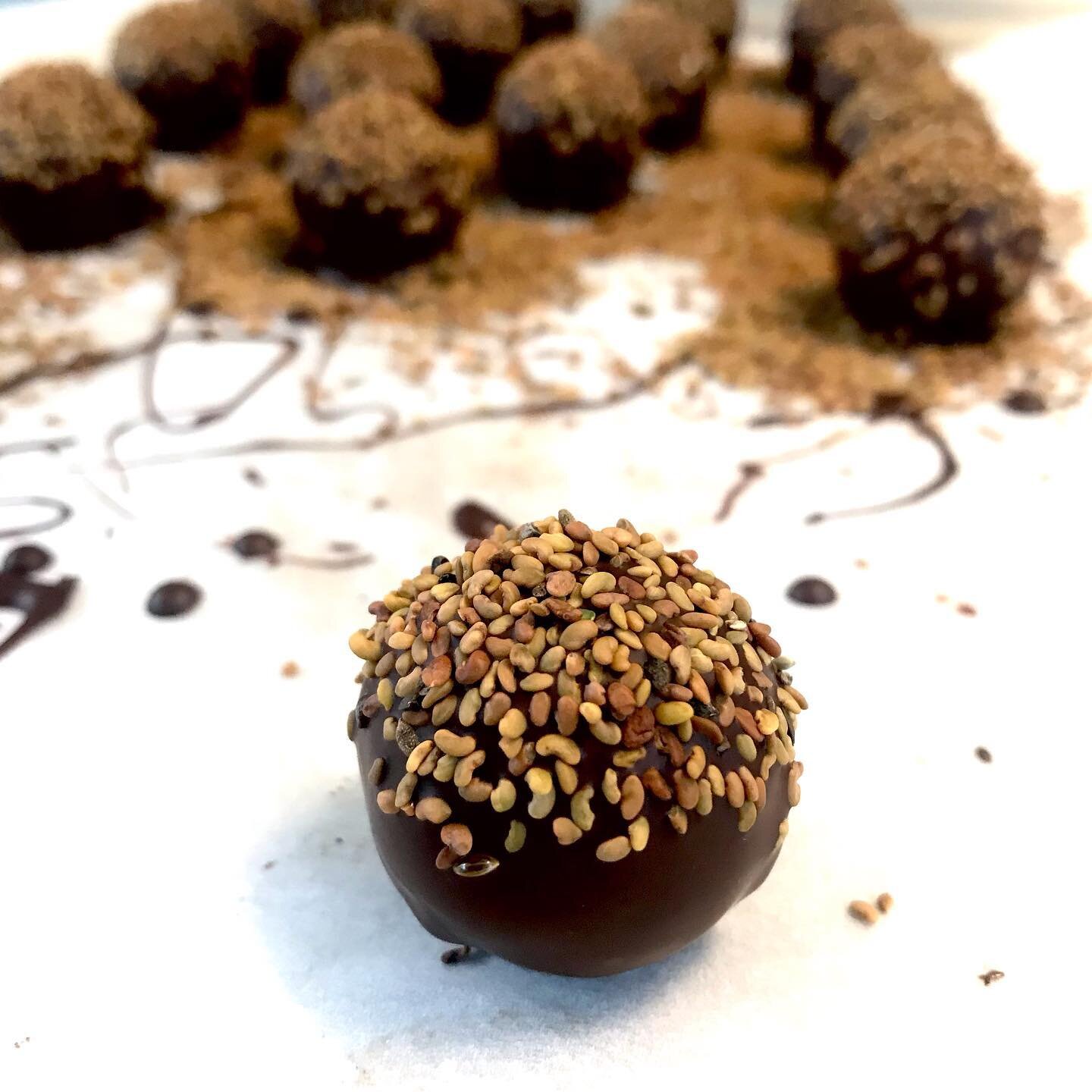 Introducing our newest flavour, Matcha Alfalfa Seed. This one is a special treat with the sweet umami richness of matcha blended into the filling with almonds, cocoa, tahini and coconut oil. The alfalfa seeds add texture and crunch with a very gentle