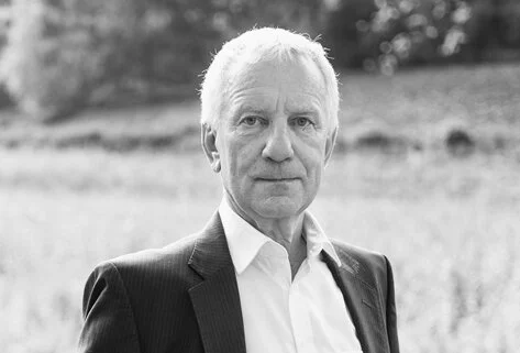 📖 Theo Vaes : “Het kan anders: we kunnen echt een einde maken aan de armoede”