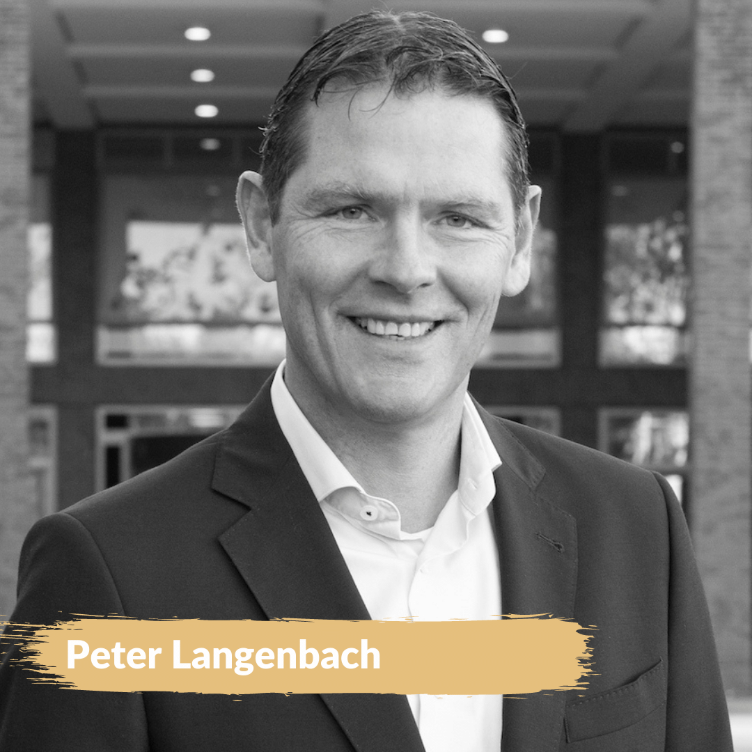 📖 Lichtend voorbeeld … 💡 Ziekenhuisbestuurder Peter Langenbach: “Ik kijk mensen graag in de ogen, omdat het mij om echtheid gaat”